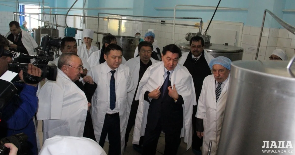 Аким Мангистауской области посетил Бейнеуский молочный завод||news_pic_more|<!--TBegin--><a href="https://img.lada.kz/2016-02/1455186489_img_5269.jpg" onclick="return hs.expand(this)" ><img align="left" src="https://img.lada.kz/2016-02/thumbs/1455186489_img_5269.jpg" alt='В Бейнеуском районе заработал молочный завод' title='В Бейнеуском районе заработал молочный завод'  /></a><!--TEnd--><br /><!--TBegin--><a href="https://img.lada.kz/2016-02/1455186519_img_5273-1.jpg" onclick="return hs.expand(this)" ><img align="left" src="https://img.lada.kz/2016-02/thumbs/1455186519_img_5273-1.jpg" alt='В Бейнеуском районе заработал молочный завод' title='В Бейнеуском районе заработал молочный завод'  /></a><!--TEnd--><br /><!--TBegin--><a href="https://img.lada.kz/2016-02/1455186518_img_5282-1.jpg" onclick="return hs.expand(this)" ><img align="left" src="https://img.lada.kz/2016-02/thumbs/1455186518_img_5282-1.jpg" alt='В Бейнеуском районе заработал молочный завод' title='В Бейнеуском районе заработал молочный завод'  /></a><!--TEnd-->