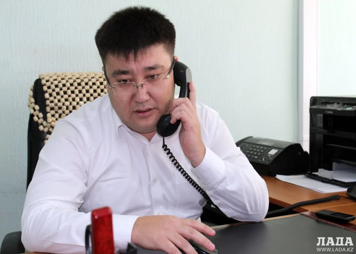 На фото Асхат Омаров