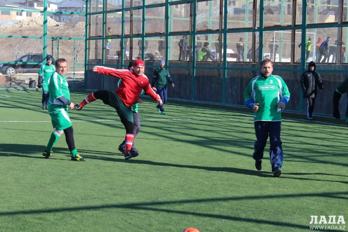 Напряженная игра. Фото автора||news_pic_more|<!--TBegin--><a href="https://img.lada.kz/2016-02/1455463884_img_9751.jpg" onclick="return hs.expand(this)" ><img src="https://img.lada.kz/2016-02/thumbs/1455463884_img_9751.jpg" alt='«Каспий» стал досрочным победителем Ветеранской лиги по футболу в Актау' title='«Каспий» стал досрочным победителем Ветеранской лиги по футболу в Актау'  /></a><!--TEnd--><br /><!--TBegin--><a href="https://img.lada.kz/2016-02/1455463927_img_9766.jpg" onclick="return hs.expand(this)" ><img src="https://img.lada.kz/2016-02/thumbs/1455463927_img_9766.jpg" alt='«Каспий» стал досрочным победителем Ветеранской лиги по футболу в Актау' title='«Каспий» стал досрочным победителем Ветеранской лиги по футболу в Актау'  /></a><!--TEnd--><br /><!--TBegin--><a href="https://img.lada.kz/2016-02/1455463936_img_9768.jpg" onclick="return hs.expand(this)" ><img src="https://img.lada.kz/2016-02/thumbs/1455463936_img_9768.jpg" alt='«Каспий» стал досрочным победителем Ветеранской лиги по футболу в Актау' title='«Каспий» стал досрочным победителем Ветеранской лиги по футболу в Актау'  /></a><!--TEnd--><br /><!--TBegin--><a href="https://img.lada.kz/2016-02/1455463933_img_9772.jpg" onclick="return hs.expand(this)" ><img src="https://img.lada.kz/2016-02/thumbs/1455463933_img_9772.jpg" alt='«Каспий» стал досрочным победителем Ветеранской лиги по футболу в Актау' title='«Каспий» стал досрочным победителем Ветеранской лиги по футболу в Актау'  /></a><!--TEnd--><br /><!--TBegin--><a href="https://img.lada.kz/2016-02/1455463916_img_9775.jpg" onclick="return hs.expand(this)" ><img src="https://img.lada.kz/2016-02/thumbs/1455463916_img_9775.jpg" alt='«Каспий» стал досрочным победителем Ветеранской лиги по футболу в Актау' title='«Каспий» стал досрочным победителем Ветеранской лиги по футболу в Актау'  /></a><!--TEnd--><br /><!--TBegin--><a href="https://img.lada.kz/2016-02/1455463905_img_9777.jpg" onclick="return hs.expand(this)" ><img src="https://img.lada.kz/2016-02/thumbs/1455463905_img_9777.jpg" alt='«Каспий» стал досрочным победителем Ветеранской лиги по футболу в Актау' title='«Каспий» стал досрочным победителем Ветеранской лиги по футболу в Актау'  /></a><!--TEnd--><br /><!--TBegin--><a href="https://img.lada.kz/2016-02/1455463876_img_9782.jpg" onclick="return hs.expand(this)" ><img src="https://img.lada.kz/2016-02/thumbs/1455463876_img_9782.jpg" alt='«Каспий» стал досрочным победителем Ветеранской лиги по футболу в Актау' title='«Каспий» стал досрочным победителем Ветеранской лиги по футболу в Актау'  /></a><!--TEnd--><br /><!--TBegin--><a href="https://img.lada.kz/2016-02/1455463941_img_9804.jpg" onclick="return hs.expand(this)" ><img src="https://img.lada.kz/2016-02/thumbs/1455463941_img_9804.jpg" alt='«Каспий» стал досрочным победителем Ветеранской лиги по футболу в Актау' title='«Каспий» стал досрочным победителем Ветеранской лиги по футболу в Актау'  /></a><!--TEnd--><br /><!--TBegin--><a href="https://img.lada.kz/2016-02/1455463901_img_9836.jpg" onclick="return hs.expand(this)" ><img src="https://img.lada.kz/2016-02/thumbs/1455463901_img_9836.jpg" alt='«Каспий» стал досрочным победителем Ветеранской лиги по футболу в Актау' title='«Каспий» стал досрочным победителем Ветеранской лиги по футболу в Актау'  /></a><!--TEnd-->