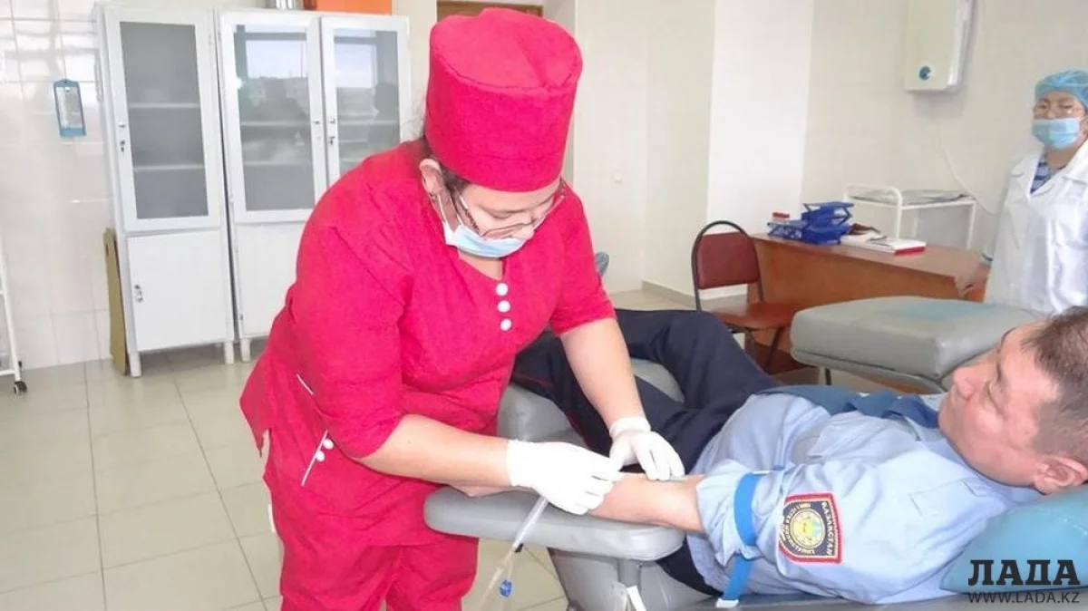 Фото предоставлено пресс-службой акимата Мангистауской области||news_pic_more|<!--TBegin--><a href="https://img.lada.kz/2016-02/1455862626_2.jpg" onclick="return hs.expand(this)" ><img align="left" src="https://img.lada.kz/2016-02/thumbs/1455862626_2.jpg" alt='Сотрудники местной полицейской службы Актау бесплатно сдали кровь' title='Сотрудники местной полицейской службы Актау бесплатно сдали кровь'  /></a><!--TEnd--><br /><div align="center"><!--TBegin--><a href="https://img.lada.kz/2016-02/1455862911_tpsv.jpg" onclick="return hs.expand(this)" ><img src="https://img.lada.kz/2016-02/thumbs/1455862911_tpsv.jpg" alt='Сотрудники местной полицейской службы Актау бесплатно сдали кровь' title='Сотрудники местной полицейской службы Актау бесплатно сдали кровь'  /></a><!--TEnd--></div>