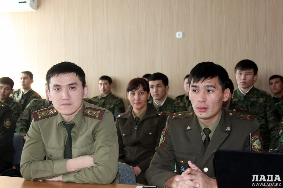 Круглый стол в службе пожаротушения. Фото Рукии Сычевой