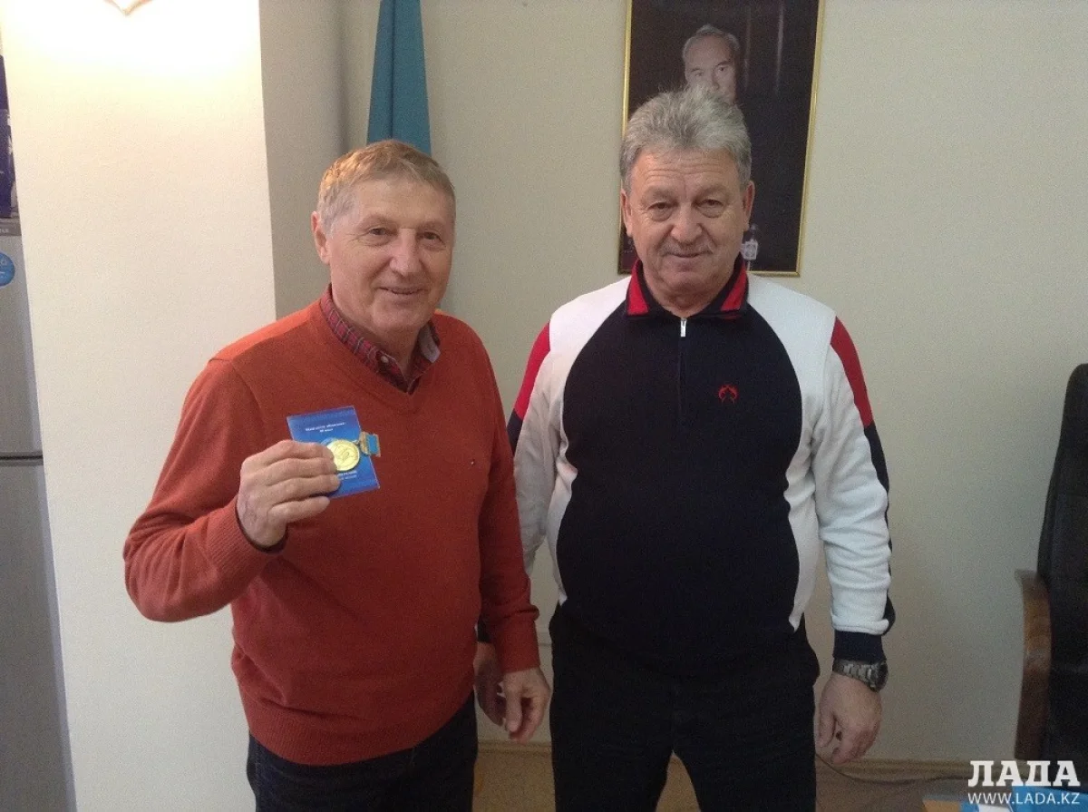 Анатолий Крештопов (слева). Фото облспорта