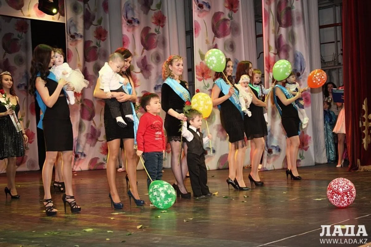 Выпускницы разных лет театра моды &quot;Колибри&quot;||news_pic_more|<!--TBegin--><a href="https://img.lada.kz/2016-03/1456914796_4x4x9578.jpg" onclick="return hs.expand(this)" ><img align="left" src="https://img.lada.kz/2016-03/thumbs/1456914796_4x4x9578.jpg" alt='В Актау детскому театру-студии моды «Колибри» исполнилось 15 лет' title='В Актау детскому театру-студии моды «Колибри» исполнилось 15 лет'  /></a><!--TEnd--><br /><!--TBegin--><a href="https://img.lada.kz/2016-03/1456914768_4x4x9581.jpg" onclick="return hs.expand(this)" ><img align="left" src="https://img.lada.kz/2016-03/thumbs/1456914768_4x4x9581.jpg" alt='В Актау детскому театру-студии моды «Колибри» исполнилось 15 лет' title='В Актау детскому театру-студии моды «Колибри» исполнилось 15 лет'  /></a><!--TEnd--><br /><!--TBegin--><a href="https://img.lada.kz/2016-03/1456914755_4x4x9587.jpg" onclick="return hs.expand(this)" ><img align="left" src="https://img.lada.kz/2016-03/thumbs/1456914755_4x4x9587.jpg" alt='В Актау детскому театру-студии моды «Колибри» исполнилось 15 лет' title='В Актау детскому театру-студии моды «Колибри» исполнилось 15 лет'  /></a><!--TEnd--><br /><!--TBegin--><a href="https://img.lada.kz/2016-03/1456914724_4x4x9591.jpg" onclick="return hs.expand(this)" ><img align="left" src="https://img.lada.kz/2016-03/thumbs/1456914724_4x4x9591.jpg" alt='В Актау детскому театру-студии моды «Колибри» исполнилось 15 лет' title='В Актау детскому театру-студии моды «Колибри» исполнилось 15 лет'  /></a><!--TEnd--><br /><!--TBegin--><a href="https://img.lada.kz/2016-03/1456914794_4x4x9594.jpg" onclick="return hs.expand(this)" ><img align="left" src="https://img.lada.kz/2016-03/thumbs/1456914794_4x4x9594.jpg" alt='В Актау детскому театру-студии моды «Колибри» исполнилось 15 лет' title='В Актау детскому театру-студии моды «Колибри» исполнилось 15 лет'  /></a><!--TEnd--><br /><!--TBegin--><a href="https://img.lada.kz/2016-03/1456914741_4x4x9620.jpg" onclick="return hs.expand(this)" ><img align="left" src="https://img.lada.kz/2016-03/thumbs/1456914741_4x4x9620.jpg" alt='В Актау детскому театру-студии моды «Колибри» исполнилось 15 лет' title='В Актау детскому театру-студии моды «Колибри» исполнилось 15 лет'  /></a><!--TEnd--><br /><!--TBegin--><a href="https://img.lada.kz/2016-03/1456914718_4x4x9623.jpg" onclick="return hs.expand(this)" ><img align="left" src="https://img.lada.kz/2016-03/thumbs/1456914718_4x4x9623.jpg" alt='В Актау детскому театру-студии моды «Колибри» исполнилось 15 лет' title='В Актау детскому театру-студии моды «Колибри» исполнилось 15 лет'  /></a><!--TEnd--><br /><!--TBegin--><a href="https://img.lada.kz/2016-03/1456914720_4x4x9630.jpg" onclick="return hs.expand(this)" ><img align="left" src="https://img.lada.kz/2016-03/thumbs/1456914720_4x4x9630.jpg" alt='В Актау детскому театру-студии моды «Колибри» исполнилось 15 лет' title='В Актау детскому театру-студии моды «Колибри» исполнилось 15 лет'  /></a><!--TEnd--><br /><!--TBegin--><a href="https://img.lada.kz/2016-03/1456914765_4x4x9640.jpg" onclick="return hs.expand(this)" ><img align="left" src="https://img.lada.kz/2016-03/thumbs/1456914765_4x4x9640.jpg" alt='В Актау детскому театру-студии моды «Колибри» исполнилось 15 лет' title='В Актау детскому театру-студии моды «Колибри» исполнилось 15 лет'  /></a><!--TEnd--><br /><!--TBegin--><a href="https://img.lada.kz/2016-03/1456914811_4x4x9654.jpg" onclick="return hs.expand(this)" ><img align="left" src="https://img.lada.kz/2016-03/thumbs/1456914811_4x4x9654.jpg" alt='В Актау детскому театру-студии моды «Колибри» исполнилось 15 лет' title='В Актау детскому театру-студии моды «Колибри» исполнилось 15 лет'  /></a><!--TEnd--><br /><!--TBegin--><a href="https://img.lada.kz/2016-03/1456914774_4x4x9664.jpg" onclick="return hs.expand(this)" ><img align="left" src="https://img.lada.kz/2016-03/thumbs/1456914774_4x4x9664.jpg" alt='В Актау детскому театру-студии моды «Колибри» исполнилось 15 лет' title='В Актау детскому театру-студии моды «Колибри» исполнилось 15 лет'  /></a><!--TEnd--><br /><!--TBegin--><a href="https://img.lada.kz/2016-03/1456914798_4x4x9671.jpg" onclick="return hs.expand(this)" ><img align="left" src="https://img.lada.kz/2016-03/thumbs/1456914798_4x4x9671.jpg" alt='В Актау детскому театру-студии моды «Колибри» исполнилось 15 лет' title='В Актау детскому театру-студии моды «Колибри» исполнилось 15 лет'  /></a><!--TEnd--><br /><!--TBegin--><a href="https://img.lada.kz/2016-03/1456914739_4x4x9672.jpg" onclick="return hs.expand(this)" ><img align="left" src="https://img.lada.kz/2016-03/thumbs/1456914739_4x4x9672.jpg" alt='В Актау детскому театру-студии моды «Колибри» исполнилось 15 лет' title='В Актау детскому театру-студии моды «Колибри» исполнилось 15 лет'  /></a><!--TEnd--><br /><!--TBegin--><a href="https://img.lada.kz/2016-03/1456914767_4x4x9678.jpg" onclick="return hs.expand(this)" ><img align="left" src="https://img.lada.kz/2016-03/thumbs/1456914767_4x4x9678.jpg" alt='В Актау детскому театру-студии моды «Колибри» исполнилось 15 лет' title='В Актау детскому театру-студии моды «Колибри» исполнилось 15 лет'  /></a><!--TEnd--><br /><!--TBegin--><a href="https://img.lada.kz/2016-03/1456914782_4x4x9684.jpg" onclick="return hs.expand(this)" ><img align="left" src="https://img.lada.kz/2016-03/thumbs/1456914782_4x4x9684.jpg" alt='В Актау детскому театру-студии моды «Колибри» исполнилось 15 лет' title='В Актау детскому театру-студии моды «Колибри» исполнилось 15 лет'  /></a><!--TEnd--><br /><!--TBegin--><a href="https://img.lada.kz/2016-03/1456914819_4x4x9701.jpg" onclick="return hs.expand(this)" ><img align="left" src="https://img.lada.kz/2016-03/thumbs/1456914819_4x4x9701.jpg" alt='В Актау детскому театру-студии моды «Колибри» исполнилось 15 лет' title='В Актау детскому театру-студии моды «Колибри» исполнилось 15 лет'  /></a><!--TEnd--><br /><!--TBegin--><a href="https://img.lada.kz/2016-03/1456914733_4x4x9705.jpg" onclick="return hs.expand(this)" ><img align="left" src="https://img.lada.kz/2016-03/thumbs/1456914733_4x4x9705.jpg" alt='В Актау детскому театру-студии моды «Колибри» исполнилось 15 лет' title='В Актау детскому театру-студии моды «Колибри» исполнилось 15 лет'  /></a><!--TEnd--><br /><!--TBegin--><a href="https://img.lada.kz/2016-03/1456914807_4x4x9712.jpg" onclick="return hs.expand(this)" ><img align="left" src="https://img.lada.kz/2016-03/thumbs/1456914807_4x4x9712.jpg" alt='В Актау детскому театру-студии моды «Колибри» исполнилось 15 лет' title='В Актау детскому театру-студии моды «Колибри» исполнилось 15 лет'  /></a><!--TEnd--><br /><!--TBegin--><a href="https://img.lada.kz/2016-03/1456914821_4x4x9713.jpg" onclick="return hs.expand(this)" ><img align="left" src="https://img.lada.kz/2016-03/thumbs/1456914821_4x4x9713.jpg" alt='В Актау детскому театру-студии моды «Колибри» исполнилось 15 лет' title='В Актау детскому театру-студии моды «Колибри» исполнилось 15 лет'  /></a><!--TEnd--><br /><!--TBegin--><a href="https://img.lada.kz/2016-03/1456914729_4x4x9716.jpg" onclick="return hs.expand(this)" ><img align="left" src="https://img.lada.kz/2016-03/thumbs/1456914729_4x4x9716.jpg" alt='В Актау детскому театру-студии моды «Колибри» исполнилось 15 лет' title='В Актау детскому театру-студии моды «Колибри» исполнилось 15 лет'  /></a><!--TEnd--><br /><!--TBegin--><a href="https://img.lada.kz/2016-03/1456914778_4x4x9717.jpg" onclick="return hs.expand(this)" ><img align="left" src="https://img.lada.kz/2016-03/thumbs/1456914778_4x4x9717.jpg" alt='В Актау детскому театру-студии моды «Колибри» исполнилось 15 лет' title='В Актау детскому театру-студии моды «Колибри» исполнилось 15 лет'  /></a><!--TEnd--><br /><!--TBegin--><a href="https://img.lada.kz/2016-03/1456914760_4x4x9722.jpg" onclick="return hs.expand(this)" ><img align="left" src="https://img.lada.kz/2016-03/thumbs/1456914760_4x4x9722.jpg" alt='В Актау детскому театру-студии моды «Колибри» исполнилось 15 лет' title='В Актау детскому театру-студии моды «Колибри» исполнилось 15 лет'  /></a><!--TEnd--><br /><!--TBegin--><a href="https://img.lada.kz/2016-03/1456914802_4x4x9725.jpg" onclick="return hs.expand(this)" ><img align="left" src="https://img.lada.kz/2016-03/thumbs/1456914802_4x4x9725.jpg" alt='В Актау детскому театру-студии моды «Колибри» исполнилось 15 лет' title='В Актау детскому театру-студии моды «Колибри» исполнилось 15 лет'  /></a><!--TEnd--><br /><!--TBegin--><a href="https://img.lada.kz/2016-03/1456914797_4x4x9730.jpg" onclick="return hs.expand(this)" ><img align="left" src="https://img.lada.kz/2016-03/thumbs/1456914797_4x4x9730.jpg" alt='В Актау детскому театру-студии моды «Колибри» исполнилось 15 лет' title='В Актау детскому театру-студии моды «Колибри» исполнилось 15 лет'  /></a><!--TEnd--><br /><!--TBegin--><a href="https://img.lada.kz/2016-03/1456914774_4x4x9735.jpg" onclick="return hs.expand(this)" ><img align="left" src="https://img.lada.kz/2016-03/thumbs/1456914774_4x4x9735.jpg" alt='В Актау детскому театру-студии моды «Колибри» исполнилось 15 лет' title='В Актау детскому театру-студии моды «Колибри» исполнилось 15 лет'  /></a><!--TEnd--><br /><!--TBegin--><a href="https://img.lada.kz/2016-03/1456914751_4x4x9738.jpg" onclick="return hs.expand(this)" ><img align="left" src="https://img.lada.kz/2016-03/thumbs/1456914751_4x4x9738.jpg" alt='В Актау детскому театру-студии моды «Колибри» исполнилось 15 лет' title='В Актау детскому театру-студии моды «Колибри» исполнилось 15 лет'  /></a><!--TEnd--><br /><!--TBegin--><a href="https://img.lada.kz/2016-03/1456914753_4x4x9741.jpg" onclick="return hs.expand(this)" ><img align="left" src="https://img.lada.kz/2016-03/thumbs/1456914753_4x4x9741.jpg" alt='В Актау детскому театру-студии моды «Колибри» исполнилось 15 лет' title='В Актау детскому театру-студии моды «Колибри» исполнилось 15 лет'  /></a><!--TEnd--><br /><!--TBegin--><a href="https://img.lada.kz/2016-03/1456914815_4x4x9763.jpg" onclick="return hs.expand(this)" ><img align="left" src="https://img.lada.kz/2016-03/thumbs/1456914815_4x4x9763.jpg" alt='В Актау детскому театру-студии моды «Колибри» исполнилось 15 лет' title='В Актау детскому театру-студии моды «Колибри» исполнилось 15 лет'  /></a><!--TEnd--><br /><!--TBegin--><a href="https://img.lada.kz/2016-03/1456914835_4x4x9767.jpg" onclick="return hs.expand(this)" ><img align="left" src="https://img.lada.kz/2016-03/thumbs/1456914835_4x4x9767.jpg" alt='В Актау детскому театру-студии моды «Колибри» исполнилось 15 лет' title='В Актау детскому театру-студии моды «Колибри» исполнилось 15 лет'  /></a><!--TEnd--><br /><!--TBegin--><a href="https://img.lada.kz/2016-03/1456914765_4x4x9780.jpg" onclick="return hs.expand(this)" ><img align="left" src="https://img.lada.kz/2016-03/thumbs/1456914765_4x4x9780.jpg" alt='В Актау детскому театру-студии моды «Колибри» исполнилось 15 лет' title='В Актау детскому театру-студии моды «Колибри» исполнилось 15 лет'  /></a><!--TEnd--><br /><!--TBegin--><a href="https://img.lada.kz/2016-03/1456914813_4x4x9782.jpg" onclick="return hs.expand(this)" ><img align="left" src="https://img.lada.kz/2016-03/thumbs/1456914813_4x4x9782.jpg" alt='В Актау детскому театру-студии моды «Колибри» исполнилось 15 лет' title='В Актау детскому театру-студии моды «Колибри» исполнилось 15 лет'  /></a><!--TEnd--><br /><!--TBegin--><a href="https://img.lada.kz/2016-03/1456914758_4x4x9785.jpg" onclick="return hs.expand(this)" ><img align="left" src="https://img.lada.kz/2016-03/thumbs/1456914758_4x4x9785.jpg" alt='В Актау детскому театру-студии моды «Колибри» исполнилось 15 лет' title='В Актау детскому театру-студии моды «Колибри» исполнилось 15 лет'  /></a><!--TEnd--><br /><!--TBegin--><a href="https://img.lada.kz/2016-03/1456914779_4x4x9794.jpg" onclick="return hs.expand(this)" ><img align="left" src="https://img.lada.kz/2016-03/thumbs/1456914779_4x4x9794.jpg" alt='В Актау детскому театру-студии моды «Колибри» исполнилось 15 лет' title='В Актау детскому театру-студии моды «Колибри» исполнилось 15 лет'  /></a><!--TEnd--><br /><!--TBegin--><a href="https://img.lada.kz/2016-03/1456914750_4x4x9800.jpg" onclick="return hs.expand(this)" ><img align="left" src="https://img.lada.kz/2016-03/thumbs/1456914750_4x4x9800.jpg" alt='В Актау детскому театру-студии моды «Колибри» исполнилось 15 лет' title='В Актау детскому театру-студии моды «Колибри» исполнилось 15 лет'  /></a><!--TEnd--><br /><!--TBegin--><a href="https://img.lada.kz/2016-03/1456914783_4x4x9801.jpg" onclick="return hs.expand(this)" ><img align="left" src="https://img.lada.kz/2016-03/thumbs/1456914783_4x4x9801.jpg" alt='В Актау детскому театру-студии моды «Колибри» исполнилось 15 лет' title='В Актау детскому театру-студии моды «Колибри» исполнилось 15 лет'  /></a><!--TEnd--><br /><!--TBegin--><a href="https://img.lada.kz/2016-03/1456914783_4x4x9802.jpg" onclick="return hs.expand(this)" ><img align="left" src="https://img.lada.kz/2016-03/thumbs/1456914783_4x4x9802.jpg" alt='В Актау детскому театру-студии моды «Колибри» исполнилось 15 лет' title='В Актау детскому театру-студии моды «Колибри» исполнилось 15 лет'  /></a><!--TEnd--><br /><!--TBegin--><a href="https://img.lada.kz/2016-03/1456914785_4x4x9804.jpg" onclick="return hs.expand(this)" ><img align="left" src="https://img.lada.kz/2016-03/thumbs/1456914785_4x4x9804.jpg" alt='В Актау детскому театру-студии моды «Колибри» исполнилось 15 лет' title='В Актау детскому театру-студии моды «Колибри» исполнилось 15 лет'  /></a><!--TEnd--><br /><!--TBegin--><a href="https://img.lada.kz/2016-03/1456914835_4x4x9814.jpg" onclick="return hs.expand(this)" ><img align="left" src="https://img.lada.kz/2016-03/thumbs/1456914835_4x4x9814.jpg" alt='В Актау детскому театру-студии моды «Колибри» исполнилось 15 лет' title='В Актау детскому театру-студии моды «Колибри» исполнилось 15 лет'  /></a><!--TEnd-->