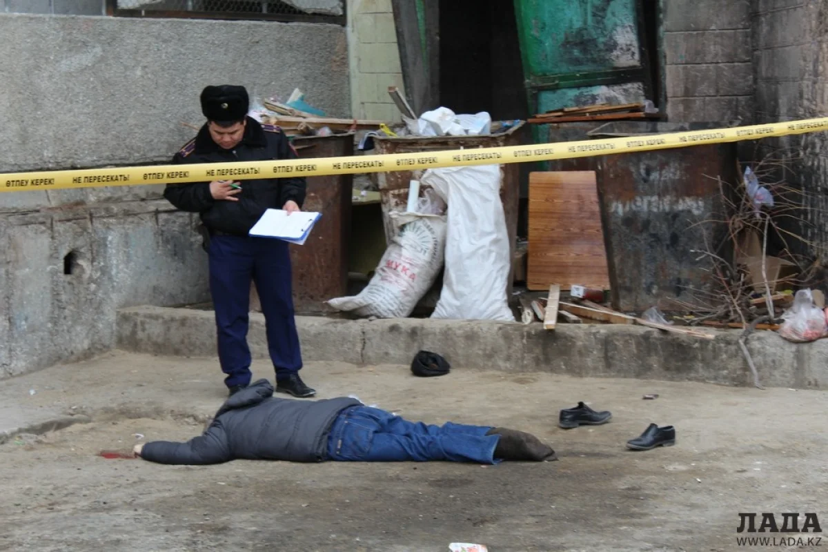 Место трагедии||news_pic_more|<!--TBegin--><a href="https://img.lada.kz/2016-03/1457179330_img_0581.jpg" onclick="return hs.expand(this)" ><img src="https://img.lada.kz/2016-03/thumbs/1457179330_img_0581.jpg" alt='В Актау во дворе высотного дома обнаружено тело пожилого мужчины' title='В Актау во дворе высотного дома обнаружено тело пожилого мужчины'  /></a><!--TEnd--><br /><!--TBegin--><a href="https://img.lada.kz/2016-03/1457179448_img_0571.jpg" onclick="return hs.expand(this)" ><img src="https://img.lada.kz/2016-03/thumbs/1457179448_img_0571.jpg" alt='В Актау во дворе высотного дома обнаружено тело пожилого мужчины' title='В Актау во дворе высотного дома обнаружено тело пожилого мужчины'  /></a><!--TEnd--><br /><!--TBegin--><a href="https://img.lada.kz/2016-03/1457179426_img_0574.jpg" onclick="return hs.expand(this)" ><img src="https://img.lada.kz/2016-03/thumbs/1457179426_img_0574.jpg" alt='В Актау во дворе высотного дома обнаружено тело пожилого мужчины' title='В Актау во дворе высотного дома обнаружено тело пожилого мужчины'  /></a><!--TEnd-->