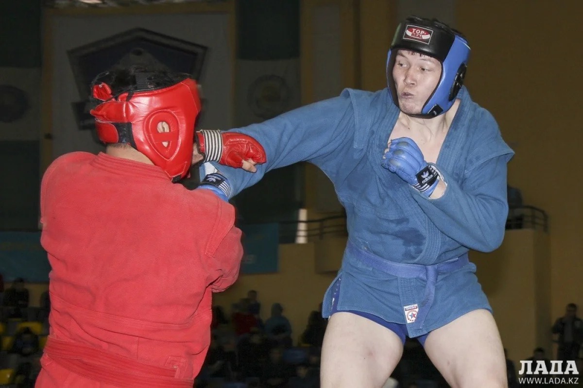 Победный бой Айболата Муратулы. Фото предоставлено спортшколой &quot;Жастар&quot;||news_pic_more|<!--TBegin--><a href="https://img.lada.kz/2016-03/1457719884_img_2124.jpg" onclick="return hs.expand(this)" ><img align="left" src="https://img.lada.kz/2016-03/thumbs/1457719884_img_2124.jpg" alt='Спортсмены из Мангистау заняли первое общекомандное место на чемпионате Казахстана по боевому самбо' title='Спортсмены из Мангистау заняли первое общекомандное место на чемпионате Казахстана по боевому самбо'  /></a><!--TEnd--><br /><!--TBegin--><a href="https://img.lada.kz/2016-03/1457719863_img_2196.jpg" onclick="return hs.expand(this)" ><img align="left" src="https://img.lada.kz/2016-03/thumbs/1457719863_img_2196.jpg" alt='Спортсмены из Мангистау заняли первое общекомандное место на чемпионате Казахстана по боевому самбо' title='Спортсмены из Мангистау заняли первое общекомандное место на чемпионате Казахстана по боевому самбо'  /></a><!--TEnd--><br /><!--TBegin--><a href="https://img.lada.kz/2016-03/1457719830_aybolat1.jpg" onclick="return hs.expand(this)" ><img align="left" src="https://img.lada.kz/2016-03/thumbs/1457719830_aybolat1.jpg" alt='Спортсмены из Мангистау заняли первое общекомандное место на чемпионате Казахстана по боевому самбо' title='Спортсмены из Мангистау заняли первое общекомандное место на чемпионате Казахстана по боевому самбо'  /></a><!--TEnd--><br /><!--TBegin--><a href="https://img.lada.kz/2016-03/1457719850_aybolat2.jpg" onclick="return hs.expand(this)" ><img align="left" src="https://img.lada.kz/2016-03/thumbs/1457719850_aybolat2.jpg" alt='Спортсмены из Мангистау заняли первое общекомандное место на чемпионате Казахстана по боевому самбо' title='Спортсмены из Мангистау заняли первое общекомандное место на чемпионате Казахстана по боевому самбо'  /></a><!--TEnd--><br /><!--TBegin--><a href="https://img.lada.kz/2016-03/1457719869_kazbek.jpg" onclick="return hs.expand(this)" ><img align="left" src="https://img.lada.kz/2016-03/thumbs/1457719869_kazbek.jpg" alt='Спортсмены из Мангистау заняли первое общекомандное место на чемпионате Казахстана по боевому самбо' title='Спортсмены из Мангистау заняли первое общекомандное место на чемпионате Казахстана по боевому самбо'  /></a><!--TEnd--><br /><!--TBegin--><a href="https://img.lada.kz/2016-03/1457719834_kazbek1.jpg" onclick="return hs.expand(this)" ><img align="left" src="https://img.lada.kz/2016-03/thumbs/1457719834_kazbek1.jpg" alt='Спортсмены из Мангистау заняли первое общекомандное место на чемпионате Казахстана по боевому самбо' title='Спортсмены из Мангистау заняли первое общекомандное место на чемпионате Казахстана по боевому самбо'  /></a><!--TEnd--><br /><!--TBegin--><a href="https://img.lada.kz/2016-03/1457719877_kazbek2.jpg" onclick="return hs.expand(this)" ><img align="left" src="https://img.lada.kz/2016-03/thumbs/1457719877_kazbek2.jpg" alt='Спортсмены из Мангистау заняли первое общекомандное место на чемпионате Казахстана по боевому самбо' title='Спортсмены из Мангистау заняли первое общекомандное место на чемпионате Казахстана по боевому самбо'  /></a><!--TEnd--><br /><!--TBegin--><a href="https://img.lada.kz/2016-03/1457719861_nurken.jpg" onclick="return hs.expand(this)" ><img align="left" src="https://img.lada.kz/2016-03/thumbs/1457719861_nurken.jpg" alt='Спортсмены из Мангистау заняли первое общекомандное место на чемпионате Казахстана по боевому самбо' title='Спортсмены из Мангистау заняли первое общекомандное место на чемпионате Казахстана по боевому самбо'  /></a><!--TEnd-->