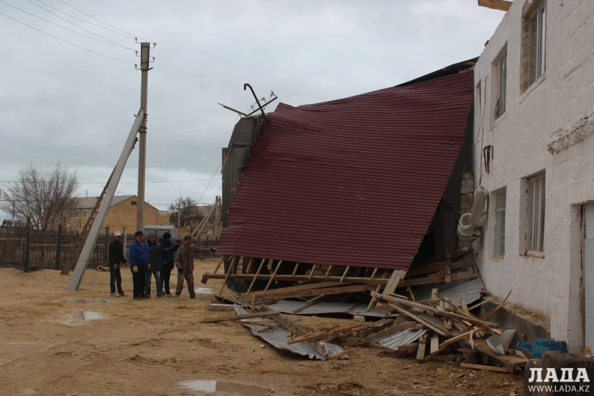 Пострадавший от сильного ветра дом. Фото из архива "Лады"