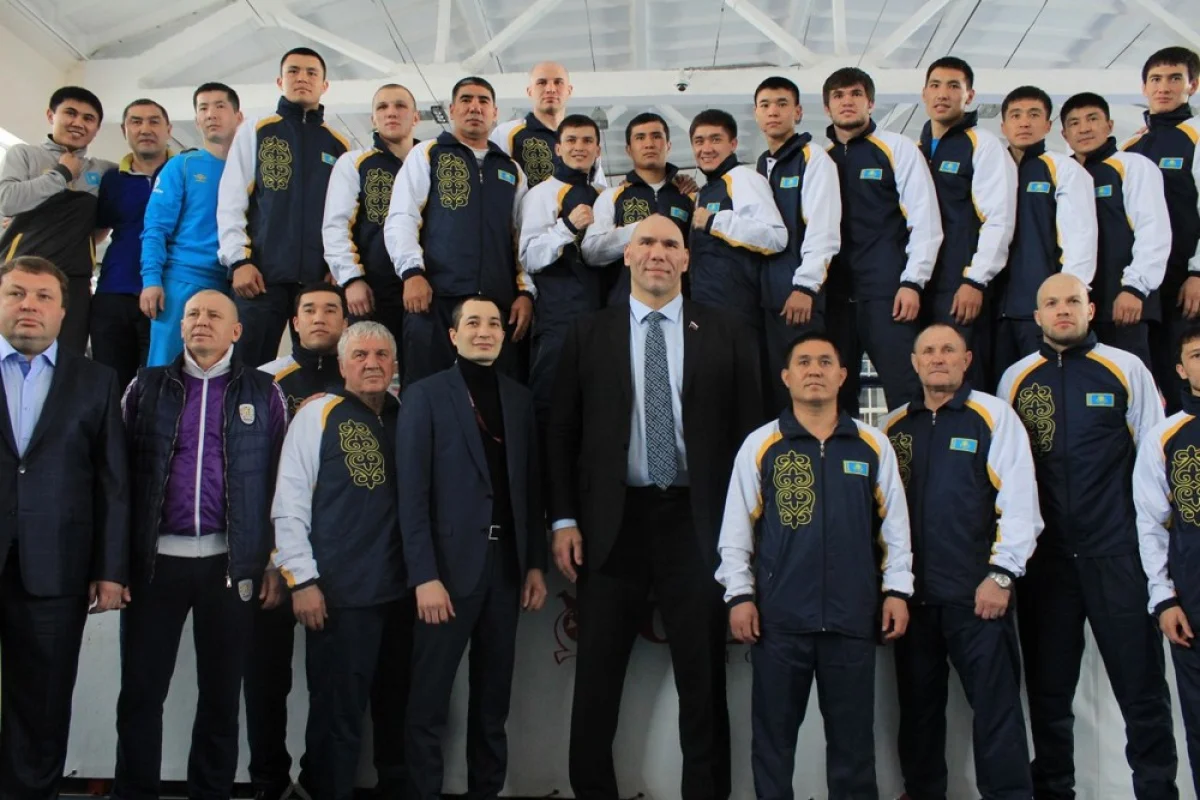 Николай Валуев и члены национальной сборной Казахстана. Фото с m.vesti.kz