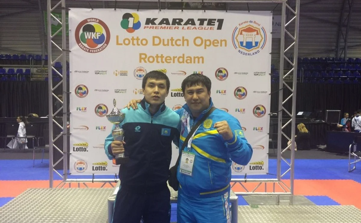 Асылбек Муратов и тренер Ержан Кожаев. Фото участников турнира