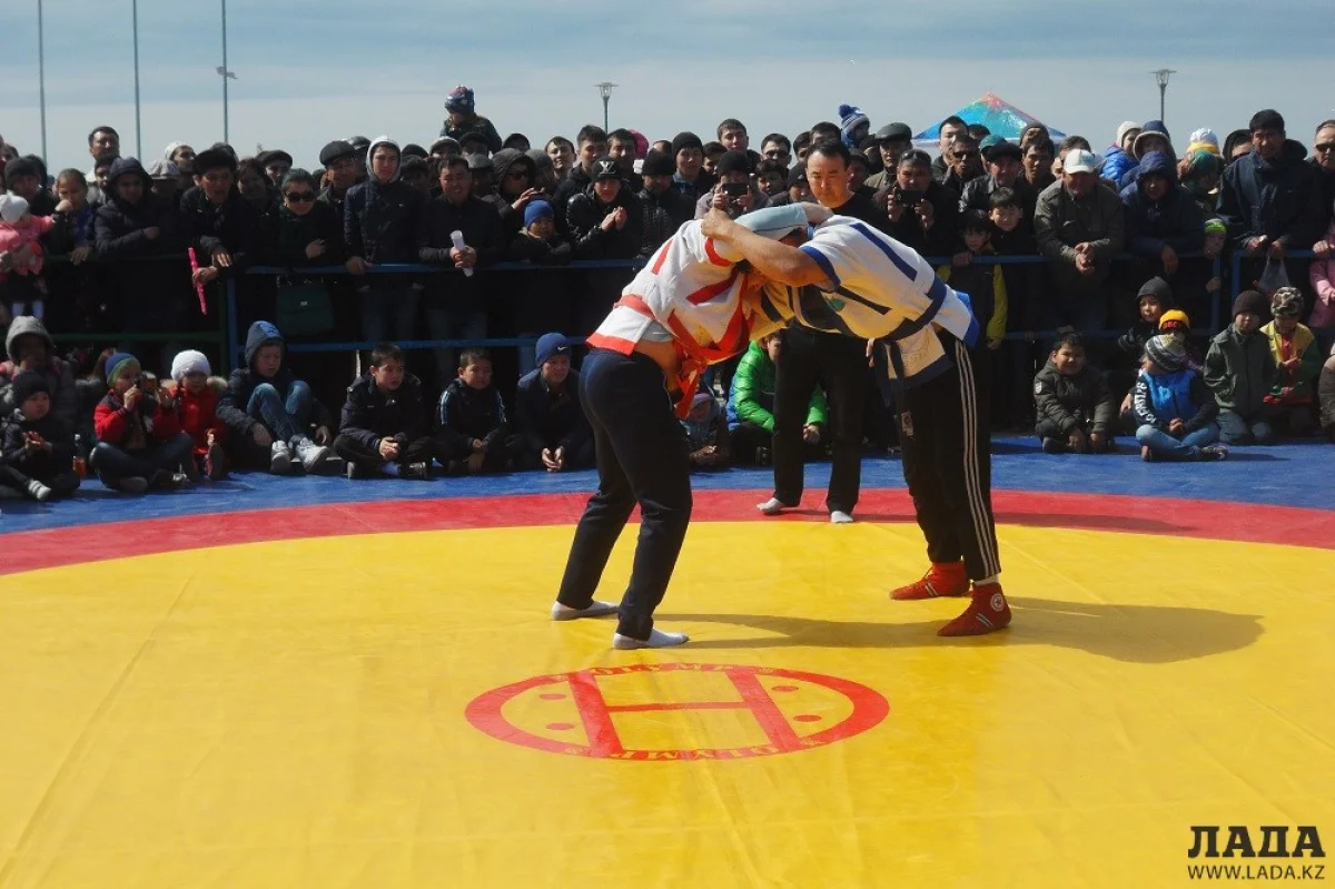 Соревнования на набережной Актау. Фото Жамбыла Бисенкулова