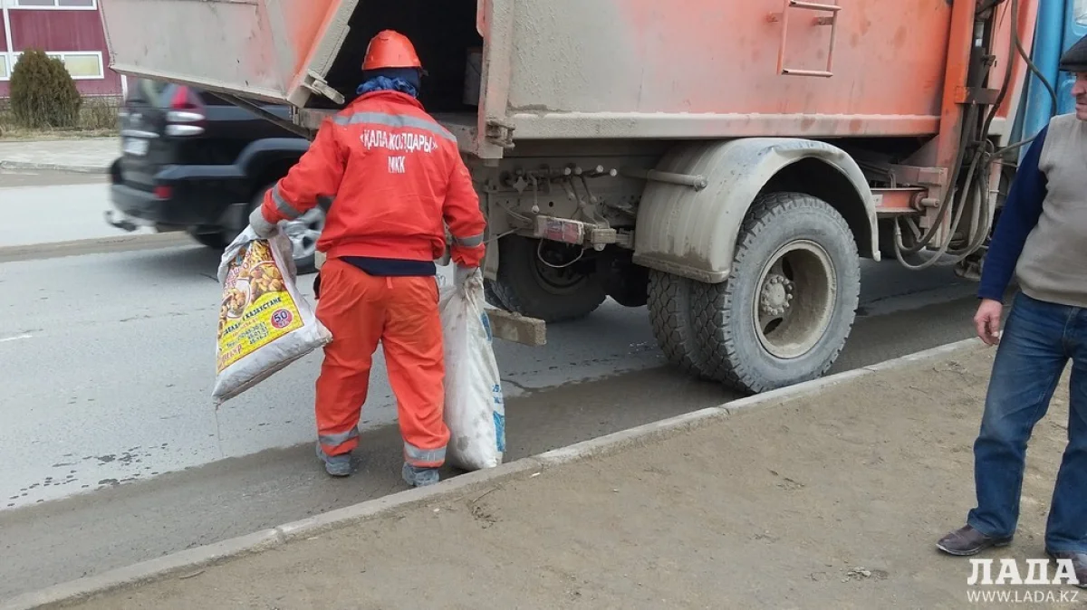 Уборка сотрудниками ТОО «Кала жолдары»||news_pic_more|<!--TBegin--><a href="https://img.lada.kz/2016-03/1458818211_1-2.jpg" onclick="return hs.expand(this)" ><img src="https://img.lada.kz/2016-03/thumbs/1458818211_1-2.jpg" alt='В Актау после празднования «Наурыза» с набережной было вывезено 42 тонны мусора' title='В Актау после празднования «Наурыза» с набережной было вывезено 42 тонны мусора'  /></a><!--TEnd--><br /><!--TBegin--><a href="https://img.lada.kz/2016-03/1458818148_20160223_153043-1.jpg" onclick="return hs.expand(this)" ><img src="https://img.lada.kz/2016-03/thumbs/1458818148_20160223_153043-1.jpg" alt='В Актау после празднования «Наурыза» с набережной было вывезено 42 тонны мусора' title='В Актау после празднования «Наурыза» с набережной было вывезено 42 тонны мусора'  /></a><!--TEnd--><br /><!--TBegin--><a href="https://img.lada.kz/2016-03/1458818188_20160223_153125-1.jpg" onclick="return hs.expand(this)" ><img src="https://img.lada.kz/2016-03/thumbs/1458818188_20160223_153125-1.jpg" alt='В Актау после празднования «Наурыза» с набережной было вывезено 42 тонны мусора' title='В Актау после празднования «Наурыза» с набережной было вывезено 42 тонны мусора'  /></a><!--TEnd--><br /><!--TBegin--><a href="https://img.lada.kz/2016-03/1458818212_20160226_124241-1.jpg" onclick="return hs.expand(this)" ><img src="https://img.lada.kz/2016-03/thumbs/1458818212_20160226_124241-1.jpg" alt='В Актау после празднования «Наурыза» с набережной было вывезено 42 тонны мусора' title='В Актау после празднования «Наурыза» с набережной было вывезено 42 тонны мусора'  /></a><!--TEnd--><br /><!--TBegin--><a href="https://img.lada.kz/2016-03/1458818172_20160226_124243-1.jpg" onclick="return hs.expand(this)" ><img src="https://img.lada.kz/2016-03/thumbs/1458818172_20160226_124243-1.jpg" alt='В Актау после празднования «Наурыза» с набережной было вывезено 42 тонны мусора' title='В Актау после празднования «Наурыза» с набережной было вывезено 42 тонны мусора'  /></a><!--TEnd--><br /><!--TBegin--><a href="https://img.lada.kz/2016-03/1458818152_20160312_101233-1.jpg" onclick="return hs.expand(this)" ><img src="https://img.lada.kz/2016-03/thumbs/1458818152_20160312_101233-1.jpg" alt='В Актау после празднования «Наурыза» с набережной было вывезено 42 тонны мусора' title='В Актау после празднования «Наурыза» с набережной было вывезено 42 тонны мусора'  /></a><!--TEnd--><br /><!--TBegin--><a href="https://img.lada.kz/2016-03/1458818163_20160323_143515-1.jpg" onclick="return hs.expand(this)" ><img src="https://img.lada.kz/2016-03/thumbs/1458818163_20160323_143515-1.jpg" alt='В Актау после празднования «Наурыза» с набережной было вывезено 42 тонны мусора' title='В Актау после празднования «Наурыза» с набережной было вывезено 42 тонны мусора'  /></a><!--TEnd-->