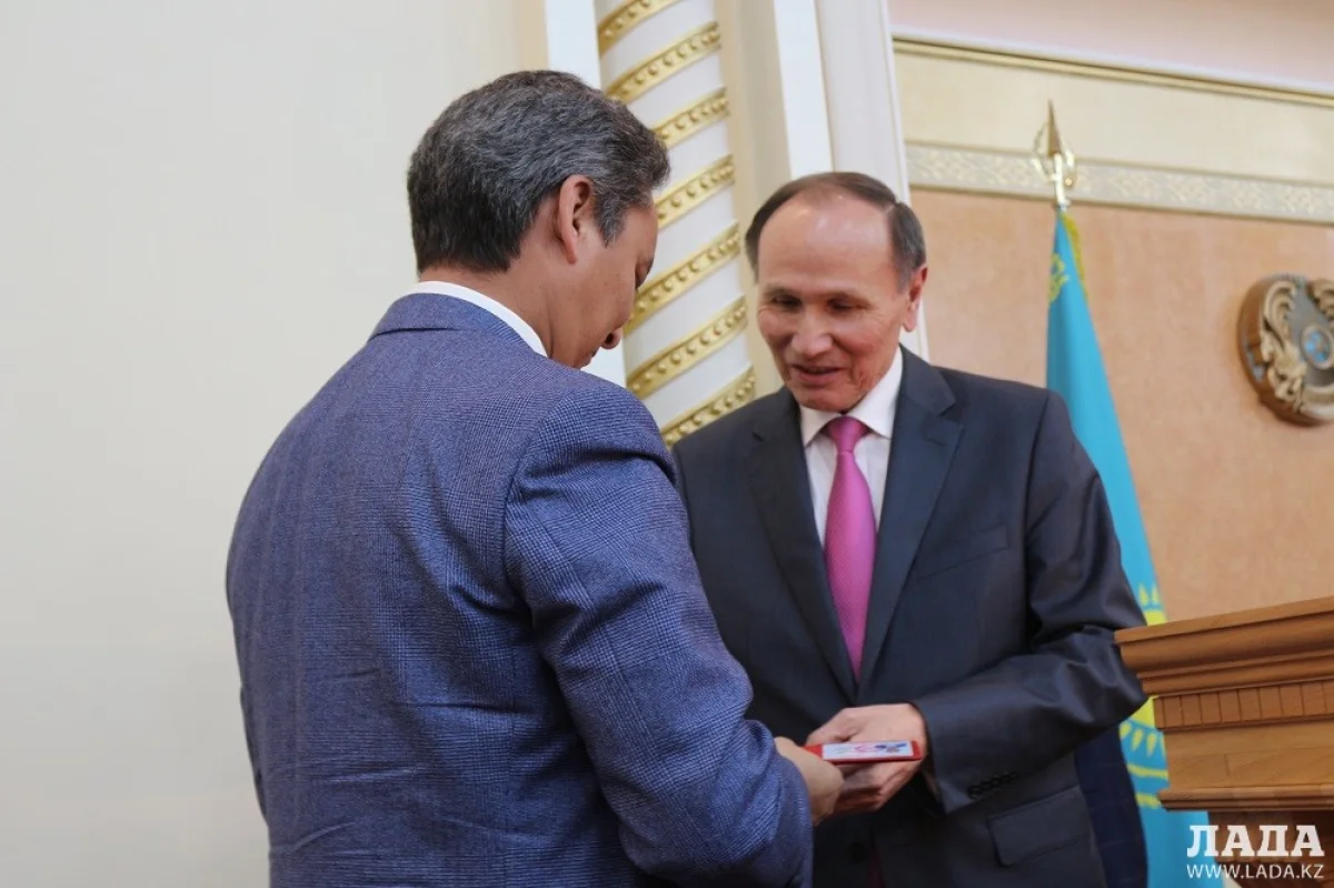 Вручение удостоверений и нагрудных знаков депутатам||news_pic_more|<!--TBegin--><a href="https://img.lada.kz/2016-03/1458833923_img_8067.jpg" onclick="return hs.expand(this)" ><img align="left" src="https://img.lada.kz/2016-03/thumbs/1458833923_img_8067.jpg" alt='В Актау прошла первая сессия Мангистауского областного маслихата нового созыва' title='В Актау прошла первая сессия Мангистауского областного маслихата нового созыва'  /></a><!--TEnd--><br /><!--TBegin--><a href="https://img.lada.kz/2016-03/1458833935_img_8070.jpg" onclick="return hs.expand(this)" ><img align="left" src="https://img.lada.kz/2016-03/thumbs/1458833935_img_8070.jpg" alt='В Актау прошла первая сессия Мангистауского областного маслихата нового созыва' title='В Актау прошла первая сессия Мангистауского областного маслихата нового созыва'  /></a><!--TEnd--><br /><!--TBegin--><a href="https://img.lada.kz/2016-03/1458833932_img_8078.jpg" onclick="return hs.expand(this)" ><img align="left" src="https://img.lada.kz/2016-03/thumbs/1458833932_img_8078.jpg" alt='В Актау прошла первая сессия Мангистауского областного маслихата нового созыва' title='В Актау прошла первая сессия Мангистауского областного маслихата нового созыва'  /></a><!--TEnd--><br /><!--TBegin--><a href="https://img.lada.kz/2016-03/1458833905_img_8079.jpg" onclick="return hs.expand(this)" ><img align="left" src="https://img.lada.kz/2016-03/thumbs/1458833905_img_8079.jpg" alt='В Актау прошла первая сессия Мангистауского областного маслихата нового созыва' title='В Актау прошла первая сессия Мангистауского областного маслихата нового созыва'  /></a><!--TEnd--><br /><!--TBegin--><a href="https://img.lada.kz/2016-03/1458833905_img_8088.jpg" onclick="return hs.expand(this)" ><img align="left" src="https://img.lada.kz/2016-03/thumbs/1458833905_img_8088.jpg" alt='В Актау прошла первая сессия Мангистауского областного маслихата нового созыва' title='В Актау прошла первая сессия Мангистауского областного маслихата нового созыва'  /></a><!--TEnd--><br /><!--TBegin--><a href="https://img.lada.kz/2016-03/1458833869_img_8089.jpg" onclick="return hs.expand(this)" ><img align="left" src="https://img.lada.kz/2016-03/thumbs/1458833869_img_8089.jpg" alt='В Актау прошла первая сессия Мангистауского областного маслихата нового созыва' title='В Актау прошла первая сессия Мангистауского областного маслихата нового созыва'  /></a><!--TEnd--><br /><!--TBegin--><a href="https://img.lada.kz/2016-03/1458833941_img_8096.jpg" onclick="return hs.expand(this)" ><img align="left" src="https://img.lada.kz/2016-03/thumbs/1458833941_img_8096.jpg" alt='В Актау прошла первая сессия Мангистауского областного маслихата нового созыва' title='В Актау прошла первая сессия Мангистауского областного маслихата нового созыва'  /></a><!--TEnd--><br /><!--TBegin--><a href="https://img.lada.kz/2016-03/1458833875_img_8110.jpg" onclick="return hs.expand(this)" ><img align="left" src="https://img.lada.kz/2016-03/thumbs/1458833875_img_8110.jpg" alt='В Актау прошла первая сессия Мангистауского областного маслихата нового созыва' title='В Актау прошла первая сессия Мангистауского областного маслихата нового созыва'  /></a><!--TEnd--><br /><!--TBegin--><a href="https://img.lada.kz/2016-03/1458833892_img_8111.jpg" onclick="return hs.expand(this)" ><img align="left" src="https://img.lada.kz/2016-03/thumbs/1458833892_img_8111.jpg" alt='В Актау прошла первая сессия Мангистауского областного маслихата нового созыва' title='В Актау прошла первая сессия Мангистауского областного маслихата нового созыва'  /></a><!--TEnd--><br /><!--TBegin--><a href="https://img.lada.kz/2016-03/1458833945_img_8117.jpg" onclick="return hs.expand(this)" ><img align="left" src="https://img.lada.kz/2016-03/thumbs/1458833945_img_8117.jpg" alt='В Актау прошла первая сессия Мангистауского областного маслихата нового созыва' title='В Актау прошла первая сессия Мангистауского областного маслихата нового созыва'  /></a><!--TEnd--><br /><!--TBegin--><a href="https://img.lada.kz/2016-03/1458833888_img_8122.jpg" onclick="return hs.expand(this)" ><img align="left" src="https://img.lada.kz/2016-03/thumbs/1458833888_img_8122.jpg" alt='В Актау прошла первая сессия Мангистауского областного маслихата нового созыва' title='В Актау прошла первая сессия Мангистауского областного маслихата нового созыва'  /></a><!--TEnd--><br /><!--TBegin--><a href="https://img.lada.kz/2016-03/1458833917_img_8124.jpg" onclick="return hs.expand(this)" ><img align="left" src="https://img.lada.kz/2016-03/thumbs/1458833917_img_8124.jpg" alt='В Актау прошла первая сессия Мангистауского областного маслихата нового созыва' title='В Актау прошла первая сессия Мангистауского областного маслихата нового созыва'  /></a><!--TEnd--><br /><!--TBegin--><a href="https://img.lada.kz/2016-03/1458833892_img_8126.jpg" onclick="return hs.expand(this)" ><img align="left" src="https://img.lada.kz/2016-03/thumbs/1458833892_img_8126.jpg" alt='В Актау прошла первая сессия Мангистауского областного маслихата нового созыва' title='В Актау прошла первая сессия Мангистауского областного маслихата нового созыва'  /></a><!--TEnd--><br /><!--TBegin--><a href="https://img.lada.kz/2016-03/1458833943_img_8127.jpg" onclick="return hs.expand(this)" ><img align="left" src="https://img.lada.kz/2016-03/thumbs/1458833943_img_8127.jpg" alt='В Актау прошла первая сессия Мангистауского областного маслихата нового созыва' title='В Актау прошла первая сессия Мангистауского областного маслихата нового созыва'  /></a><!--TEnd--><br /><!--TBegin--><a href="https://img.lada.kz/2016-03/1458833943_img_8139.jpg" onclick="return hs.expand(this)" ><img align="left" src="https://img.lada.kz/2016-03/thumbs/1458833943_img_8139.jpg" alt='В Актау прошла первая сессия Мангистауского областного маслихата нового созыва' title='В Актау прошла первая сессия Мангистауского областного маслихата нового созыва'  /></a><!--TEnd--><br /><!--TBegin--><a href="https://img.lada.kz/2016-03/1458833922_img_8151.jpg" onclick="return hs.expand(this)" ><img align="left" src="https://img.lada.kz/2016-03/thumbs/1458833922_img_8151.jpg" alt='В Актау прошла первая сессия Мангистауского областного маслихата нового созыва' title='В Актау прошла первая сессия Мангистауского областного маслихата нового созыва'  /></a><!--TEnd--><br /><!--TBegin--><a href="https://img.lada.kz/2016-03/1458833960_img_8156.jpg" onclick="return hs.expand(this)" ><img align="left" src="https://img.lada.kz/2016-03/thumbs/1458833960_img_8156.jpg" alt='В Актау прошла первая сессия Мангистауского областного маслихата нового созыва' title='В Актау прошла первая сессия Мангистауского областного маслихата нового созыва'  /></a><!--TEnd-->