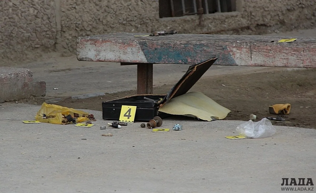 Оставленный чемодан. Фото Рашида Исмагилова||news_pic_more|<!--TBegin--><a href="https://img.lada.kz/2016-03/1458889715_img_2655.jpg" onclick="return hs.expand(this)" ><img align="left" src="https://img.lada.kz/2016-03/thumbs/1458889715_img_2655.jpg" alt='ДВД Мангистауской области: В оставленном возле одного из подъездов 24 дома 8 микрорайона Актау чемодане бомбу не обнаружили' title='ДВД Мангистауской области: В оставленном возле одного из подъездов 24 дома 8 микрорайона Актау чемодане бомбу не обнаружили'  /></a><!--TEnd--><br /><!--TBegin--><a href="https://img.lada.kz/2016-03/1458889739_img_2656.jpg" onclick="return hs.expand(this)" ><img align="left" src="https://img.lada.kz/2016-03/thumbs/1458889739_img_2656.jpg" alt='ДВД Мангистауской области: В оставленном возле одного из подъездов 24 дома 8 микрорайона Актау чемодане бомбу не обнаружили' title='ДВД Мангистауской области: В оставленном возле одного из подъездов 24 дома 8 микрорайона Актау чемодане бомбу не обнаружили'  /></a><!--TEnd--><br /><!--TBegin--><a href="https://img.lada.kz/2016-03/1458889793_img_2660.jpg" onclick="return hs.expand(this)" ><img align="left" src="https://img.lada.kz/2016-03/thumbs/1458889793_img_2660.jpg" alt='ДВД Мангистауской области: В оставленном возле одного из подъездов 24 дома 8 микрорайона Актау чемодане бомбу не обнаружили' title='ДВД Мангистауской области: В оставленном возле одного из подъездов 24 дома 8 микрорайона Актау чемодане бомбу не обнаружили'  /></a><!--TEnd--><br /><!--TBegin--><a href="https://img.lada.kz/2016-03/1458889779_img_2668.jpg" onclick="return hs.expand(this)" ><img align="left" src="https://img.lada.kz/2016-03/thumbs/1458889779_img_2668.jpg" alt='ДВД Мангистауской области: В оставленном возле одного из подъездов 24 дома 8 микрорайона Актау чемодане бомбу не обнаружили' title='ДВД Мангистауской области: В оставленном возле одного из подъездов 24 дома 8 микрорайона Актау чемодане бомбу не обнаружили'  /></a><!--TEnd--><br /><!--TBegin--><a href="https://img.lada.kz/2016-03/1458889775_img_2672.jpg" onclick="return hs.expand(this)" ><img align="left" src="https://img.lada.kz/2016-03/thumbs/1458889775_img_2672.jpg" alt='ДВД Мангистауской области: В оставленном возле одного из подъездов 24 дома 8 микрорайона Актау чемодане бомбу не обнаружили' title='ДВД Мангистауской области: В оставленном возле одного из подъездов 24 дома 8 микрорайона Актау чемодане бомбу не обнаружили'  /></a><!--TEnd--><br /><!--TBegin--><a href="https://img.lada.kz/2016-03/1458889740_img_2675.jpg" onclick="return hs.expand(this)" ><img align="left" src="https://img.lada.kz/2016-03/thumbs/1458889740_img_2675.jpg" alt='ДВД Мангистауской области: В оставленном возле одного из подъездов 24 дома 8 микрорайона Актау чемодане бомбу не обнаружили' title='ДВД Мангистауской области: В оставленном возле одного из подъездов 24 дома 8 микрорайона Актау чемодане бомбу не обнаружили'  /></a><!--TEnd--><br /><!--TBegin--><a href="https://img.lada.kz/2016-03/1458889777_img_2680.jpg" onclick="return hs.expand(this)" ><img align="left" src="https://img.lada.kz/2016-03/thumbs/1458889777_img_2680.jpg" alt='ДВД Мангистауской области: В оставленном возле одного из подъездов 24 дома 8 микрорайона Актау чемодане бомбу не обнаружили' title='ДВД Мангистауской области: В оставленном возле одного из подъездов 24 дома 8 микрорайона Актау чемодане бомбу не обнаружили'  /></a><!--TEnd--><br /><!--TBegin--><a href="https://img.lada.kz/2016-03/1458889729_img_2683.jpg" onclick="return hs.expand(this)" ><img align="left" src="https://img.lada.kz/2016-03/thumbs/1458889729_img_2683.jpg" alt='ДВД Мангистауской области: В оставленном возле одного из подъездов 24 дома 8 микрорайона Актау чемодане бомбу не обнаружили' title='ДВД Мангистауской области: В оставленном возле одного из подъездов 24 дома 8 микрорайона Актау чемодане бомбу не обнаружили'  /></a><!--TEnd-->