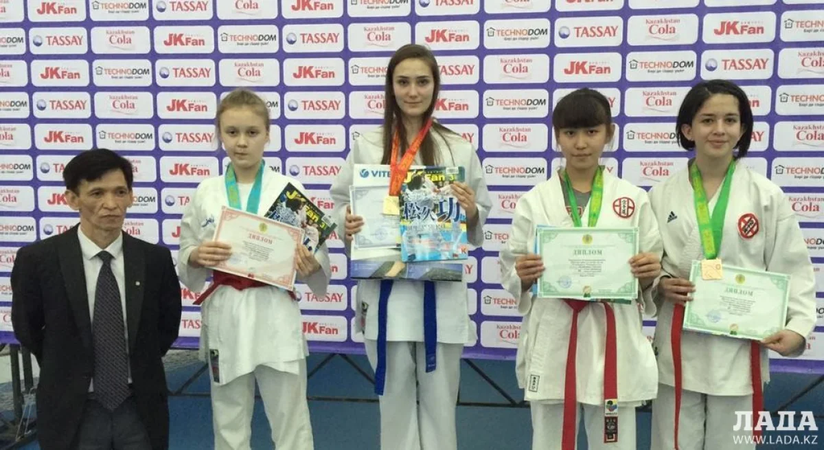 София Галимзянова впервые поднялась на первую ступень пьедестала почета||news_pic_more|<!--TBegin--><a href="https://img.lada.kz/2016-03/1459068868_img-20160326-wa0033.jpg" onclick="return hs.expand(this)" ><img src="https://img.lada.kz/2016-03/thumbs/1459068868_img-20160326-wa0033.jpg" alt='Актауские каратисты вернулись с чемпионата Казахстана с 14 медалями' title='Актауские каратисты вернулись с чемпионата Казахстана с 14 медалями'  /></a><!--TEnd--><br /><!--TBegin--><a href="https://img.lada.kz/2016-03/1459068892_img-20160326-wa0034.jpg" onclick="return hs.expand(this)" ><img src="https://img.lada.kz/2016-03/thumbs/1459068892_img-20160326-wa0034.jpg" alt='Актауские каратисты вернулись с чемпионата Казахстана с 14 медалями' title='Актауские каратисты вернулись с чемпионата Казахстана с 14 медалями'  /></a><!--TEnd--><br /><!--TBegin--><a href="https://img.lada.kz/2016-03/1459068937_img-20160327-wa0000.jpg" onclick="return hs.expand(this)" ><img src="https://img.lada.kz/2016-03/thumbs/1459068937_img-20160327-wa0000.jpg" alt='Актауские каратисты вернулись с чемпионата Казахстана с 14 медалями' title='Актауские каратисты вернулись с чемпионата Казахстана с 14 медалями'  /></a><!--TEnd-->