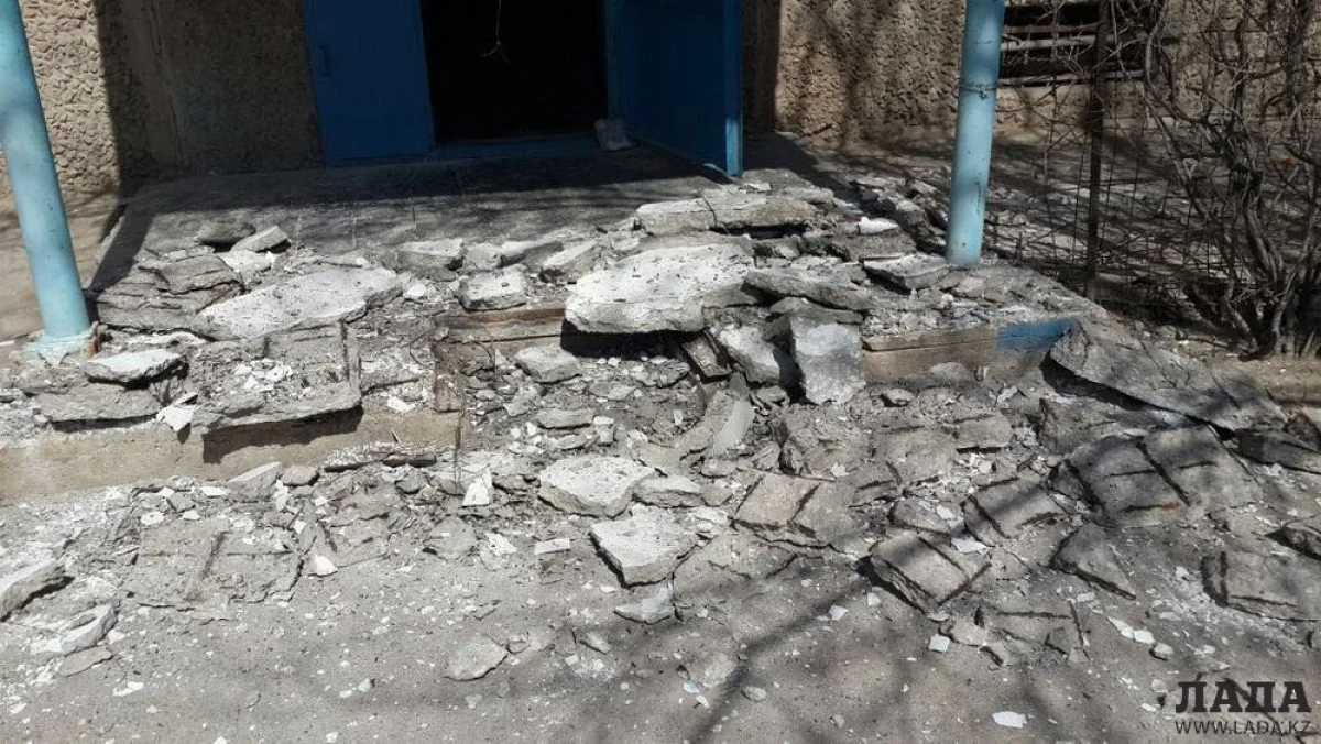 Обвал козырька дома №40 12 микрорайона||news_pic_more|<!--TBegin--><a href="https://img.lada.kz/2016-03/1459164961_img-20160328-wa0018.jpg" onclick="return hs.expand(this)" ><img src="https://img.lada.kz/2016-03/thumbs/1459164961_img-20160328-wa0018.jpg" alt='Ольга Котовник: Обильные осадки стали причиной обрушения подъездного козырька в одном из домов Актау' title='Ольга Котовник: Обильные осадки стали причиной обрушения подъездного козырька в одном из домов Актау'  /></a><!--TEnd--><br /><!--TBegin--><a href="https://img.lada.kz/2016-03/1459164961_img-20160328-wa0019.jpg" onclick="return hs.expand(this)" ><img src="https://img.lada.kz/2016-03/thumbs/1459164961_img-20160328-wa0019.jpg" alt='Ольга Котовник: Обильные осадки стали причиной обрушения подъездного козырька в одном из домов Актау' title='Ольга Котовник: Обильные осадки стали причиной обрушения подъездного козырька в одном из домов Актау'  /></a><!--TEnd--><br /><!--TBegin--><a href="https://img.lada.kz/2016-03/1459164956_img-20160328-wa0020.jpg" onclick="return hs.expand(this)" ><img src="https://img.lada.kz/2016-03/thumbs/1459164956_img-20160328-wa0020.jpg" alt='Ольга Котовник: Обильные осадки стали причиной обрушения подъездного козырька в одном из домов Актау' title='Ольга Котовник: Обильные осадки стали причиной обрушения подъездного козырька в одном из домов Актау'  /></a><!--TEnd--><br /><!--TBegin--><a href="https://img.lada.kz/2016-03/1459165003_p_20160329_093610.jpg" onclick="return hs.expand(this)" ><img src="https://img.lada.kz/2016-03/thumbs/1459165003_p_20160329_093610.jpg" alt='Ольга Котовник: Обильные осадки стали причиной обрушения подъездного козырька в одном из домов Актау' title='Ольга Котовник: Обильные осадки стали причиной обрушения подъездного козырька в одном из домов Актау'  /></a><!--TEnd--><br /><!--TBegin--><a href="https://img.lada.kz/2016-03/1459164980_p_20160329_093647.jpg" onclick="return hs.expand(this)" ><img src="https://img.lada.kz/2016-03/thumbs/1459164980_p_20160329_093647.jpg" alt='Ольга Котовник: Обильные осадки стали причиной обрушения подъездного козырька в одном из домов Актау' title='Ольга Котовник: Обильные осадки стали причиной обрушения подъездного козырька в одном из домов Актау'  /></a><!--TEnd-->