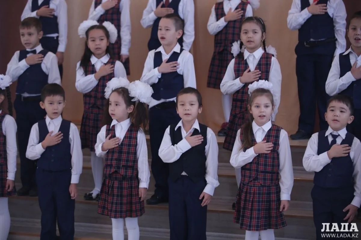 Ученики школы №1. Фото автора