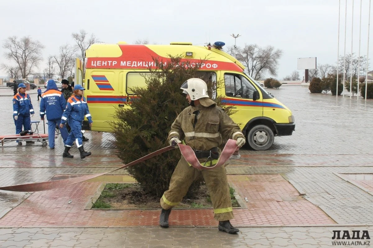 Учения пожарных в КДК Абая. Фото автора