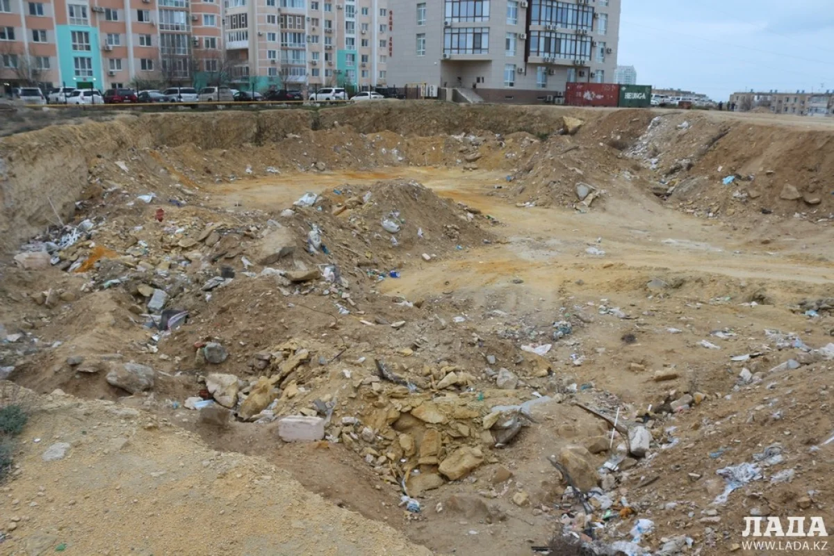 Состояние ямы в 14 микрорайоне||news_pic_more|<!--TBegin--><a href="https://img.lada.kz/2016-03/1459339048_img_8658.jpg" onclick="return hs.expand(this)" ><img align="left" src="https://img.lada.kz/2016-03/thumbs/1459339048_img_8658.jpg" alt='За невывезенный мусор полиция оштрафовала владельца земельного участка в 14 микрорайоне Актау' title='За невывезенный мусор полиция оштрафовала владельца земельного участка в 14 микрорайоне Актау'  /></a><!--TEnd--><br /><!--TBegin--><a href="https://img.lada.kz/2016-03/1459339007_img_8664.jpg" onclick="return hs.expand(this)" ><img align="left" src="https://img.lada.kz/2016-03/thumbs/1459339007_img_8664.jpg" alt='За невывезенный мусор полиция оштрафовала владельца земельного участка в 14 микрорайоне Актау' title='За невывезенный мусор полиция оштрафовала владельца земельного участка в 14 микрорайоне Актау'  /></a><!--TEnd-->