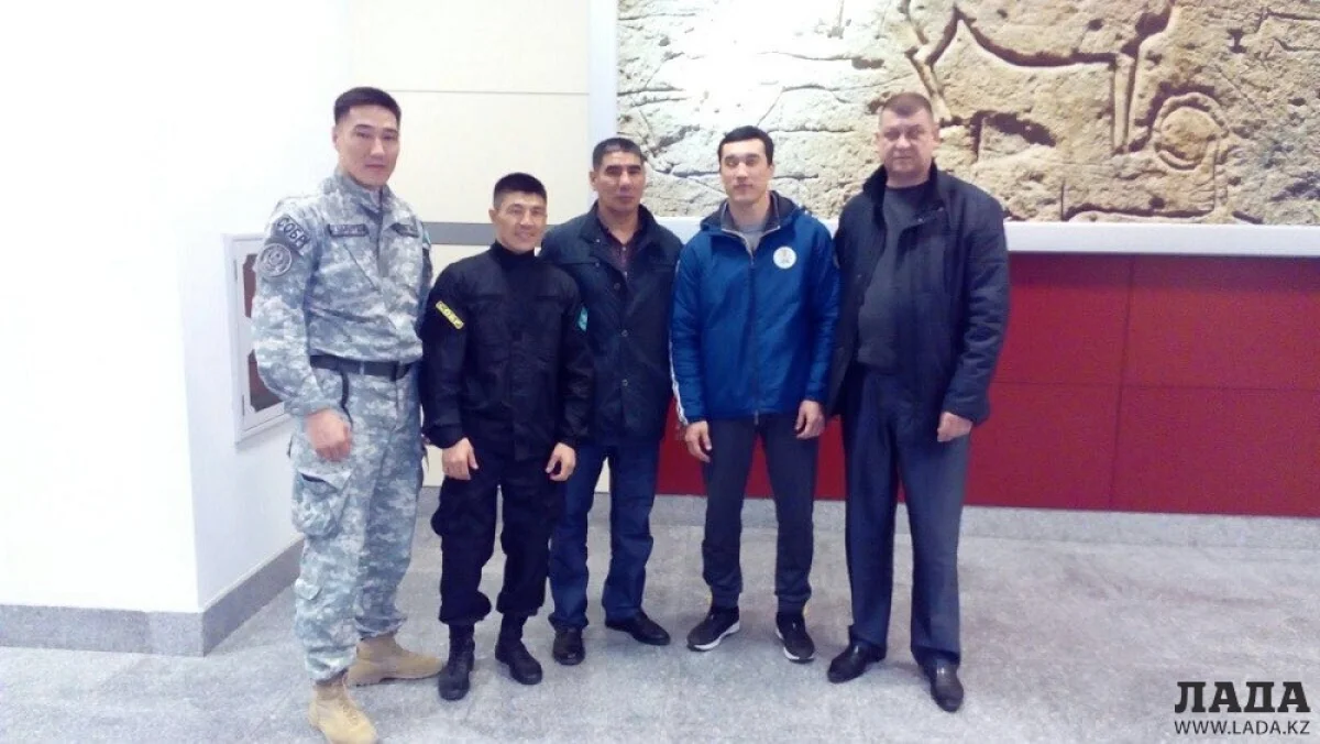 Встреча Адильбека Ниязымбетова в аэропорту. Фото автора