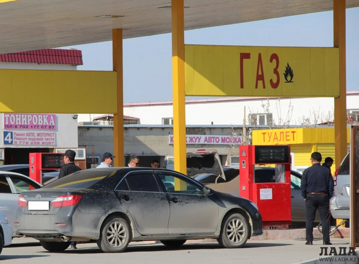 На одной из заправок в 29 А микрорайоне. Фото автора