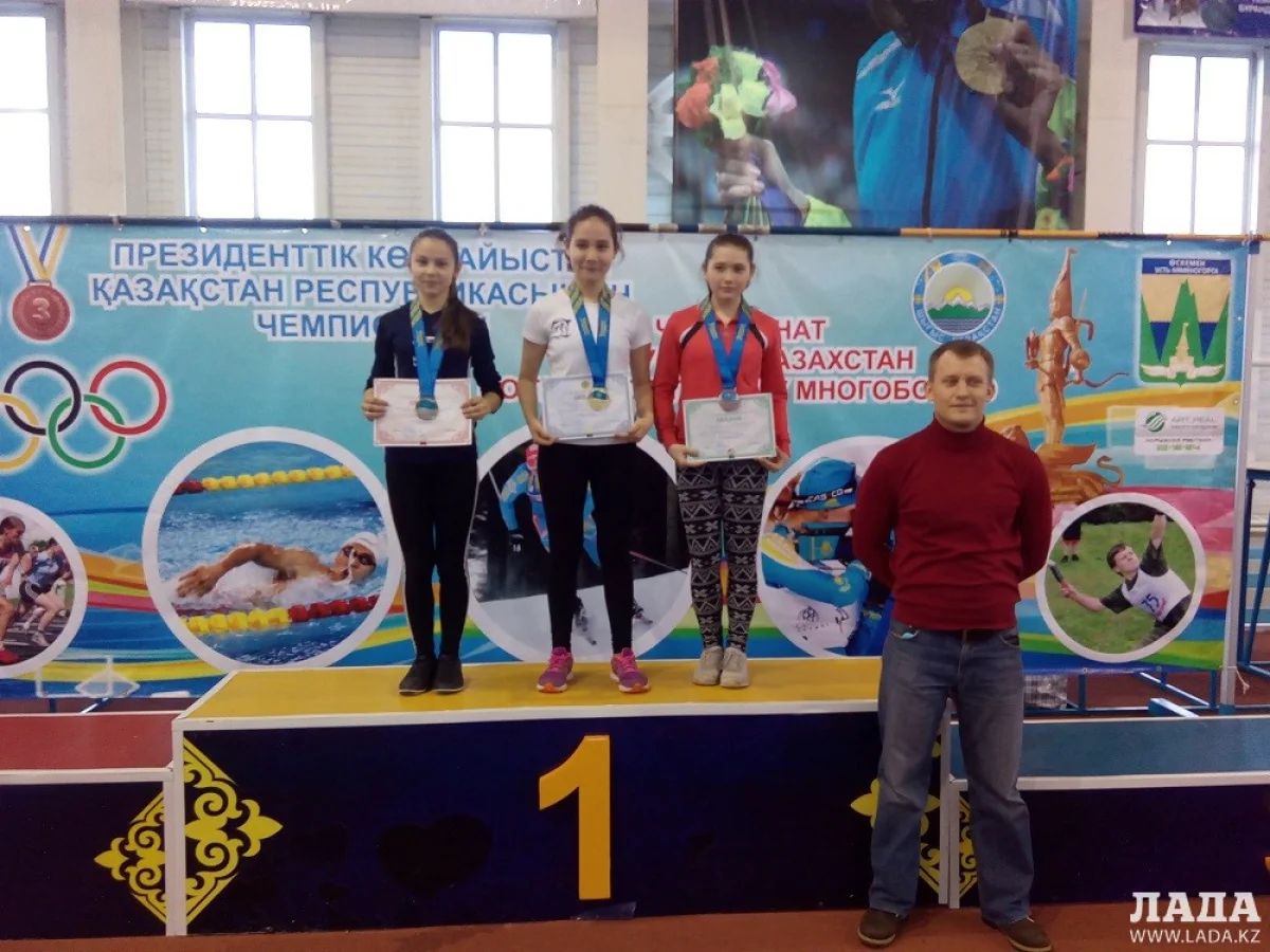 &quot;Золото&quot; и &quot;бронза&quot; в руках актауских спортсменок. Фото предоставил Александр Кабаргин