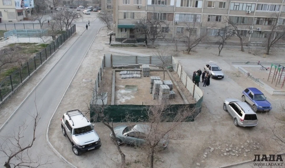 Огражденный забором земельный участок. Фото автора