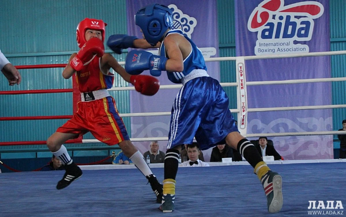 Финальный бой участников турнира. Фото автора||news_pic_more|<!--TBegin--><a href="https://img.lada.kz/2016-04/1460370048_img_2949.jpg" onclick="return hs.expand(this)" ><img src="https://img.lada.kz/2016-04/thumbs/1460370048_img_2949.jpg" alt='Боксеры из Мангистау завоевали 11 золотых медалей на зональном чемпионате Казахстана' title='Боксеры из Мангистау завоевали 11 золотых медалей на зональном чемпионате Казахстана'  /></a><!--TEnd--><br /><!--TBegin--><a href="https://img.lada.kz/2016-04/1460370011_img_2838.jpg" onclick="return hs.expand(this)" ><img src="https://img.lada.kz/2016-04/thumbs/1460370011_img_2838.jpg" alt='Боксеры из Мангистау завоевали 11 золотых медалей на зональном чемпионате Казахстана' title='Боксеры из Мангистау завоевали 11 золотых медалей на зональном чемпионате Казахстана'  /></a><!--TEnd-->