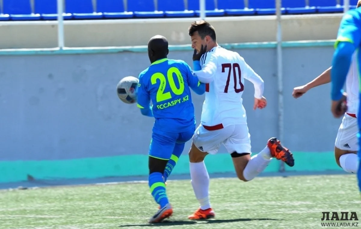 Ожесточенная борьба за мяч