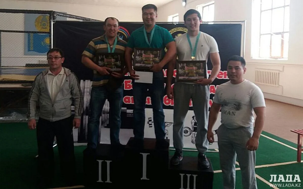 Награждение победителей. Фото предоставил Кайрат Ургешбаев