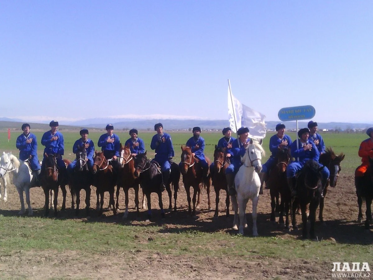 Мангистаусцы перед игрой. Фото предоставил Казбек Кабиев