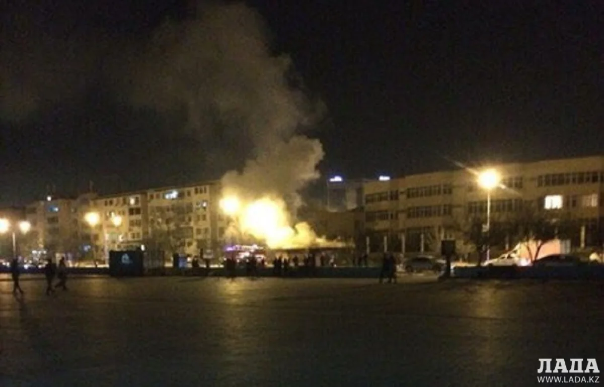 Возгорание торгового павильона