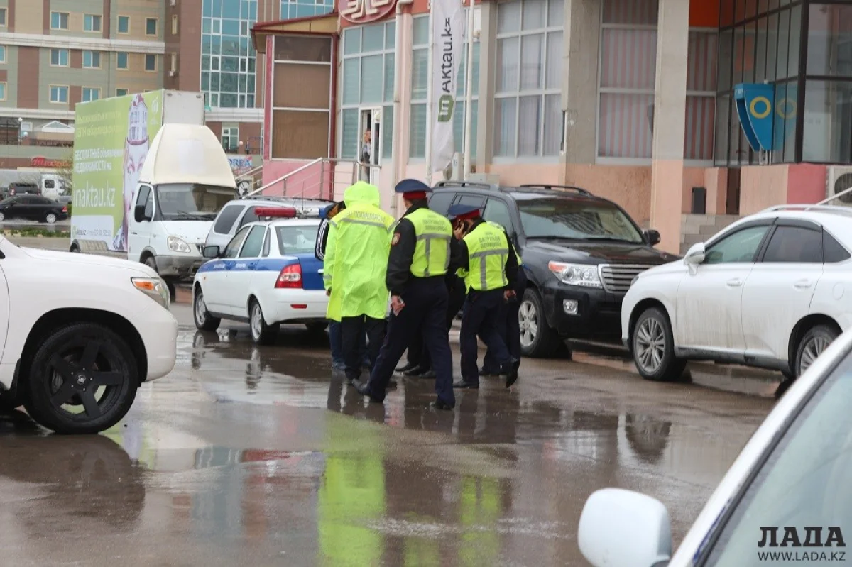 Работа оперативно-следственной группы возле жилого комплекса &quot;Дукат&quot;