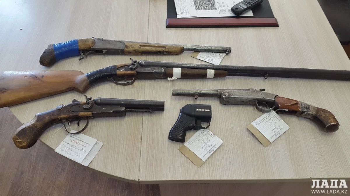Сданное оружие. Фото Шолпан Юлдашевой