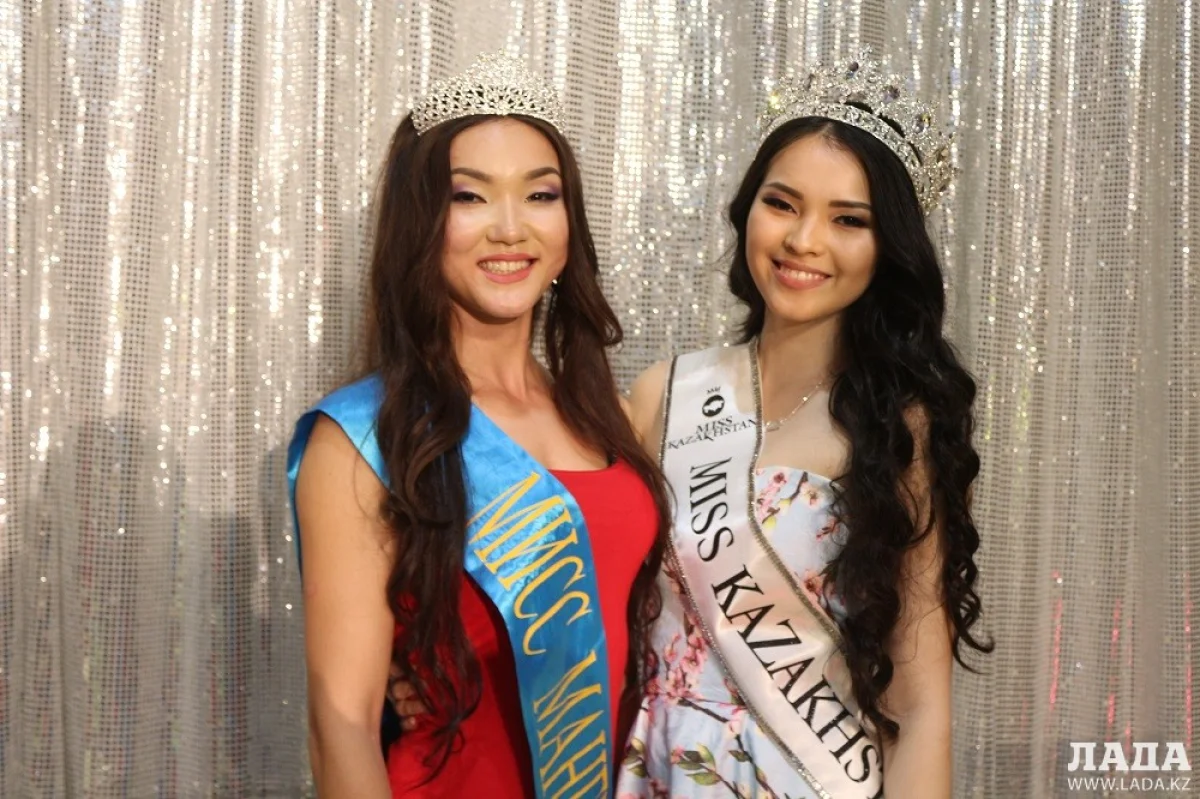 &quot;Мисс Мангистау-2016&quot; Ляззат Акшаева и &quot;Мисс Казахстан-2015&quot; Алия Мергембаева