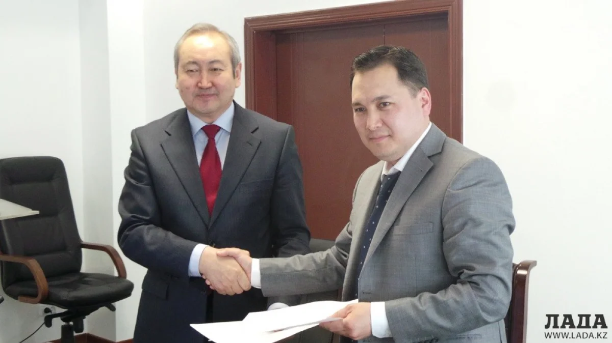 Ректор КГУТиИ им.Ш. Есенова Абильбек Ботабеков и исполнительный директор по вопросам морского и речного транспорта СТК «KAZLOGISTICS» Азамат Кожахметов||news_pic_more|<!--TBegin--><a href="https://img.lada.kz/2016-04/1461566422_20160414_154538.jpg" onclick="return hs.expand(this)" ><img align="left" src="https://img.lada.kz/2016-04/thumbs/1461566422_20160414_154538.jpg" alt='В Каспийском государственном университете им.Ш.Есенова обсудили проблемы подготовки морских специалистов' title='В Каспийском государственном университете им.Ш.Есенова обсудили проблемы подготовки морских специалистов'  /></a><!--TEnd--><br /><!--TBegin--><a href="https://img.lada.kz/2016-04/1461566412_20160414_154718.jpg" onclick="return hs.expand(this)" ><img align="left" src="https://img.lada.kz/2016-04/thumbs/1461566412_20160414_154718.jpg" alt='В Каспийском государственном университете им.Ш.Есенова обсудили проблемы подготовки морских специалистов' title='В Каспийском государственном университете им.Ш.Есенова обсудили проблемы подготовки морских специалистов'  /></a><!--TEnd--><br /><!--TBegin--><a href="https://img.lada.kz/2016-04/1461566417_20160414_155358.jpg" onclick="return hs.expand(this)" ><img align="left" src="https://img.lada.kz/2016-04/thumbs/1461566417_20160414_155358.jpg" alt='В Каспийском государственном университете им.Ш.Есенова обсудили проблемы подготовки морских специалистов' title='В Каспийском государственном университете им.Ш.Есенова обсудили проблемы подготовки морских специалистов'  /></a><!--TEnd--><br /><!--TBegin--><a href="https://img.lada.kz/2016-04/1461566474_20160414_162758.jpg" onclick="return hs.expand(this)" ><img align="left" src="https://img.lada.kz/2016-04/thumbs/1461566474_20160414_162758.jpg" alt='В Каспийском государственном университете им.Ш.Есенова обсудили проблемы подготовки морских специалистов' title='В Каспийском государственном университете им.Ш.Есенова обсудили проблемы подготовки морских специалистов'  /></a><!--TEnd--><br /><!--TBegin--><a href="https://img.lada.kz/2016-04/1461566472_20160414_163316.jpg" onclick="return hs.expand(this)" ><img align="left" src="https://img.lada.kz/2016-04/thumbs/1461566472_20160414_163316.jpg" alt='В Каспийском государственном университете им.Ш.Есенова обсудили проблемы подготовки морских специалистов' title='В Каспийском государственном университете им.Ш.Есенова обсудили проблемы подготовки морских специалистов'  /></a><!--TEnd--><br /><!--TBegin--><a href="https://img.lada.kz/2016-04/1461566415_20160414_175550.jpg" onclick="return hs.expand(this)" ><img align="left" src="https://img.lada.kz/2016-04/thumbs/1461566415_20160414_175550.jpg" alt='В Каспийском государственном университете им.Ш.Есенова обсудили проблемы подготовки морских специалистов' title='В Каспийском государственном университете им.Ш.Есенова обсудили проблемы подготовки морских специалистов'  /></a><!--TEnd--><br /><!--TBegin--><a href="https://img.lada.kz/2016-04/1461566464_20160414_175704.jpg" onclick="return hs.expand(this)" ><img align="left" src="https://img.lada.kz/2016-04/thumbs/1461566464_20160414_175704.jpg" alt='В Каспийском государственном университете им.Ш.Есенова обсудили проблемы подготовки морских специалистов' title='В Каспийском государственном университете им.Ш.Есенова обсудили проблемы подготовки морских специалистов'  /></a><!--TEnd-->