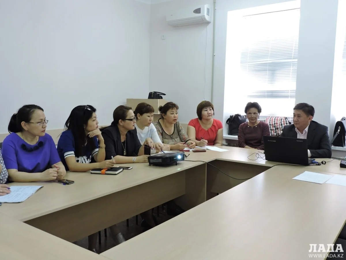 Занятия проводит специалист центра. Фото автора