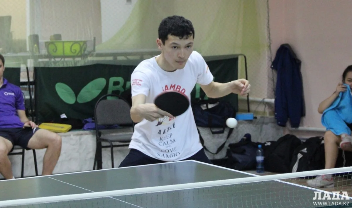 Серебряный призер турнира Еркин Бурбасов. Фото автора