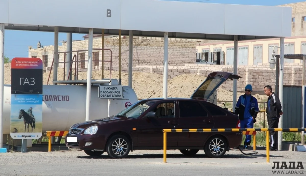 На одной из заправок «ҚазМұнайГаз Өнімдері». Фото автора