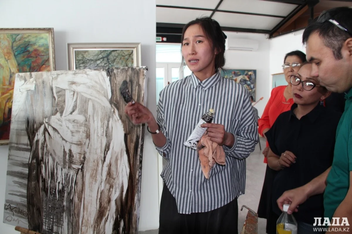 Анар Аубакир провела для молодых художников Актау мастер-класс по написанию картин. Фото автора||news_pic_more|<!--TBegin--><a href="https://img.lada.kz/2016-05/1462442338_0000.jpg" onclick="return hs.expand(this)" ><img align="left" src="https://img.lada.kz/2016-05/thumbs/1462442338_0000.jpg" alt='В арт-галерее «Онер» открылась передвижная выставка молодых казахстанских художников «Art Sapar»' title='В арт-галерее «Онер» открылась передвижная выставка молодых казахстанских художников «Art Sapar»'  /></a><!--TEnd--><br /><!--TBegin--><a href="https://img.lada.kz/2016-05/1462442379_img_3695.jpg" onclick="return hs.expand(this)" ><img align="left" src="https://img.lada.kz/2016-05/thumbs/1462442379_img_3695.jpg" alt='В арт-галерее «Онер» открылась передвижная выставка молодых казахстанских художников «Art Sapar»' title='В арт-галерее «Онер» открылась передвижная выставка молодых казахстанских художников «Art Sapar»'  /></a><!--TEnd--><br /><!--TBegin--><a href="https://img.lada.kz/2016-05/1462442383_img_3699.jpg" onclick="return hs.expand(this)" ><img align="left" src="https://img.lada.kz/2016-05/thumbs/1462442383_img_3699.jpg" alt='В арт-галерее «Онер» открылась передвижная выставка молодых казахстанских художников «Art Sapar»' title='В арт-галерее «Онер» открылась передвижная выставка молодых казахстанских художников «Art Sapar»'  /></a><!--TEnd--><br /><!--TBegin--><a href="https://img.lada.kz/2016-05/1462442341_img_3701.jpg" onclick="return hs.expand(this)" ><img align="left" src="https://img.lada.kz/2016-05/thumbs/1462442341_img_3701.jpg" alt='В арт-галерее «Онер» открылась передвижная выставка молодых казахстанских художников «Art Sapar»' title='В арт-галерее «Онер» открылась передвижная выставка молодых казахстанских художников «Art Sapar»'  /></a><!--TEnd--><br /><!--TBegin--><a href="https://img.lada.kz/2016-05/1462442327_img_3704.jpg" onclick="return hs.expand(this)" ><img align="left" src="https://img.lada.kz/2016-05/thumbs/1462442327_img_3704.jpg" alt='В арт-галерее «Онер» открылась передвижная выставка молодых казахстанских художников «Art Sapar»' title='В арт-галерее «Онер» открылась передвижная выставка молодых казахстанских художников «Art Sapar»'  /></a><!--TEnd--><br /><!--TBegin--><a href="https://img.lada.kz/2016-05/1462442419_img_3722.jpg" onclick="return hs.expand(this)" ><img align="left" src="https://img.lada.kz/2016-05/thumbs/1462442419_img_3722.jpg" alt='В арт-галерее «Онер» открылась передвижная выставка молодых казахстанских художников «Art Sapar»' title='В арт-галерее «Онер» открылась передвижная выставка молодых казахстанских художников «Art Sapar»'  /></a><!--TEnd--><br /><!--TBegin--><a href="https://img.lada.kz/2016-05/1462442352_img_3725.jpg" onclick="return hs.expand(this)" ><img align="left" src="https://img.lada.kz/2016-05/thumbs/1462442352_img_3725.jpg" alt='В арт-галерее «Онер» открылась передвижная выставка молодых казахстанских художников «Art Sapar»' title='В арт-галерее «Онер» открылась передвижная выставка молодых казахстанских художников «Art Sapar»'  /></a><!--TEnd--><br /><!--TBegin--><a href="https://img.lada.kz/2016-05/1462442349_img_3726.jpg" onclick="return hs.expand(this)" ><img align="left" src="https://img.lada.kz/2016-05/thumbs/1462442349_img_3726.jpg" alt='В арт-галерее «Онер» открылась передвижная выставка молодых казахстанских художников «Art Sapar»' title='В арт-галерее «Онер» открылась передвижная выставка молодых казахстанских художников «Art Sapar»'  /></a><!--TEnd--><br /><!--TBegin--><a href="https://img.lada.kz/2016-05/1462442375_img_3727.jpg" onclick="return hs.expand(this)" ><img align="left" src="https://img.lada.kz/2016-05/thumbs/1462442375_img_3727.jpg" alt='В арт-галерее «Онер» открылась передвижная выставка молодых казахстанских художников «Art Sapar»' title='В арт-галерее «Онер» открылась передвижная выставка молодых казахстанских художников «Art Sapar»'  /></a><!--TEnd--><br /><!--TBegin--><a href="https://img.lada.kz/2016-05/1462442389_img_3732.jpg" onclick="return hs.expand(this)" ><img align="left" src="https://img.lada.kz/2016-05/thumbs/1462442389_img_3732.jpg" alt='В арт-галерее «Онер» открылась передвижная выставка молодых казахстанских художников «Art Sapar»' title='В арт-галерее «Онер» открылась передвижная выставка молодых казахстанских художников «Art Sapar»'  /></a><!--TEnd--><br /><!--TBegin--><a href="https://img.lada.kz/2016-05/1462442367_img_3735.jpg" onclick="return hs.expand(this)" ><img align="left" src="https://img.lada.kz/2016-05/thumbs/1462442367_img_3735.jpg" alt='В арт-галерее «Онер» открылась передвижная выставка молодых казахстанских художников «Art Sapar»' title='В арт-галерее «Онер» открылась передвижная выставка молодых казахстанских художников «Art Sapar»'  /></a><!--TEnd-->