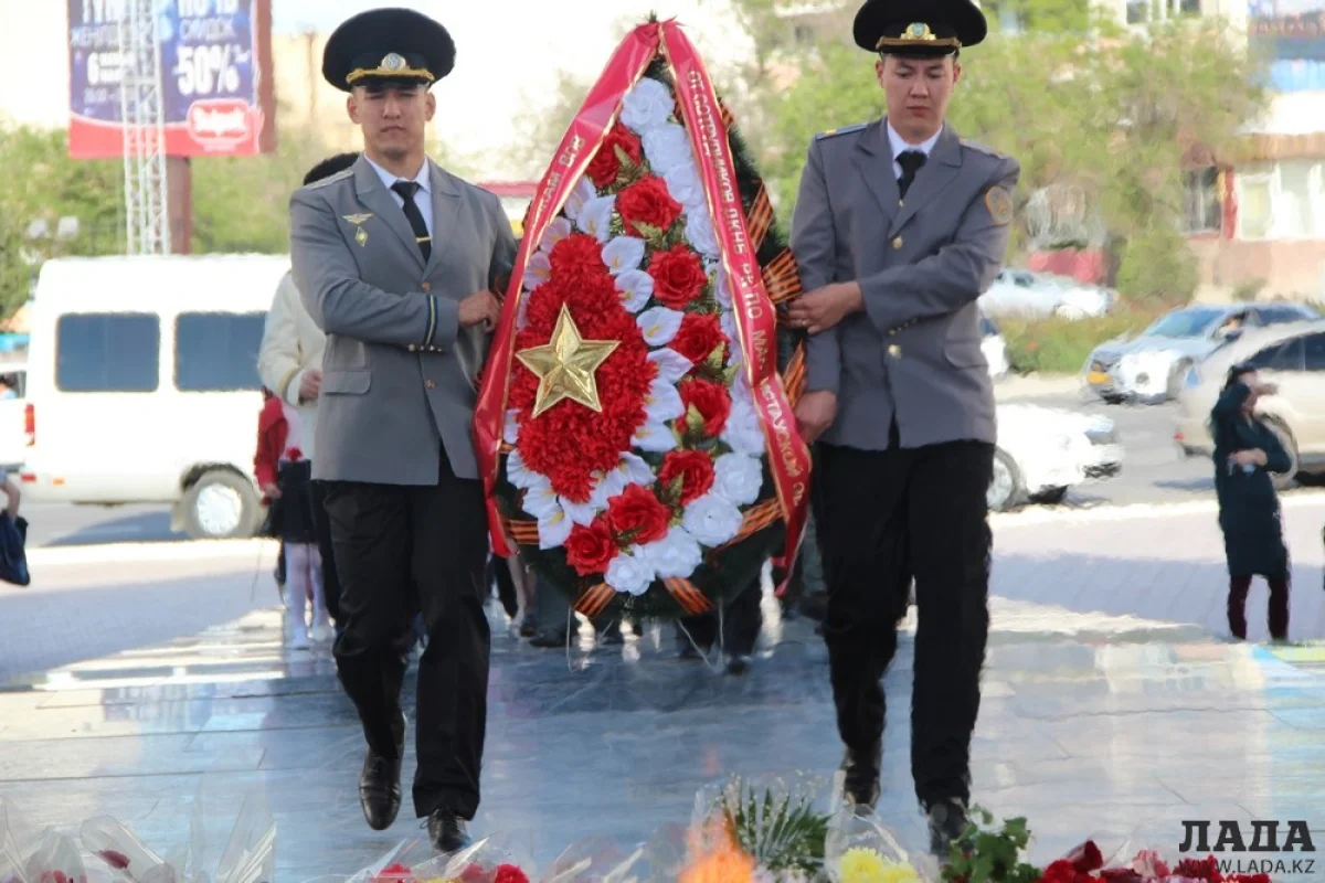 Возложение венков. Фото автора||news_pic_more|<!--TBegin--><a href="https://img.lada.kz/2016-05/1462606246_img_3799.jpg" onclick="return hs.expand(this)" ><img align="left" src="https://img.lada.kz/2016-05/thumbs/1462606246_img_3799.jpg" alt='Сотрудники ДКНБ Мангистауской области возложили венки к Вечному огню' title='Сотрудники ДКНБ Мангистауской области возложили венки к Вечному огню'  /></a><!--TEnd--><br /><!--TBegin--><a href="https://img.lada.kz/2016-05/1462606232_img_3801.jpg" onclick="return hs.expand(this)" ><img align="left" src="https://img.lada.kz/2016-05/thumbs/1462606232_img_3801.jpg" alt='Сотрудники ДКНБ Мангистауской области возложили венки к Вечному огню' title='Сотрудники ДКНБ Мангистауской области возложили венки к Вечному огню'  /></a><!--TEnd--><br /><!--TBegin--><a href="https://img.lada.kz/2016-05/1462606212_img_3803.jpg" onclick="return hs.expand(this)" ><img align="left" src="https://img.lada.kz/2016-05/thumbs/1462606212_img_3803.jpg" alt='Сотрудники ДКНБ Мангистауской области возложили венки к Вечному огню' title='Сотрудники ДКНБ Мангистауской области возложили венки к Вечному огню'  /></a><!--TEnd--><br /><!--TBegin--><a href="https://img.lada.kz/2016-05/1462606193_img_3806.jpg" onclick="return hs.expand(this)" ><img align="left" src="https://img.lada.kz/2016-05/thumbs/1462606193_img_3806.jpg" alt='Сотрудники ДКНБ Мангистауской области возложили венки к Вечному огню' title='Сотрудники ДКНБ Мангистауской области возложили венки к Вечному огню'  /></a><!--TEnd--><br /><!--TBegin--><a href="https://img.lada.kz/2016-05/1462606261_img_3809.jpg" onclick="return hs.expand(this)" ><img align="left" src="https://img.lada.kz/2016-05/thumbs/1462606261_img_3809.jpg" alt='Сотрудники ДКНБ Мангистауской области возложили венки к Вечному огню' title='Сотрудники ДКНБ Мангистауской области возложили венки к Вечному огню'  /></a><!--TEnd--><br /><!--TBegin--><a href="https://img.lada.kz/2016-05/1462606227_img_3813.jpg" onclick="return hs.expand(this)" ><img align="left" src="https://img.lada.kz/2016-05/thumbs/1462606227_img_3813.jpg" alt='Сотрудники ДКНБ Мангистауской области возложили венки к Вечному огню' title='Сотрудники ДКНБ Мангистауской области возложили венки к Вечному огню'  /></a><!--TEnd-->