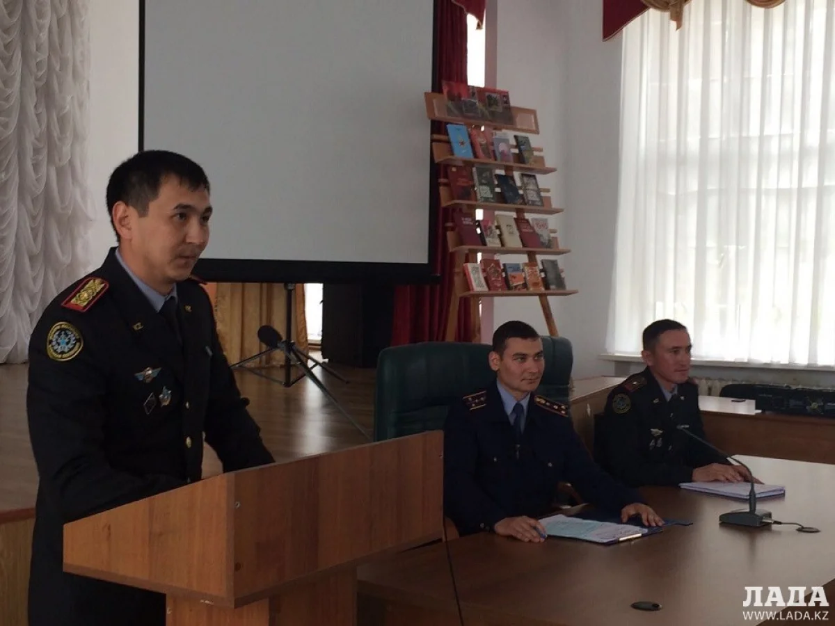 Встреча полицейских с военными. Фото предоставили в УВД Актау