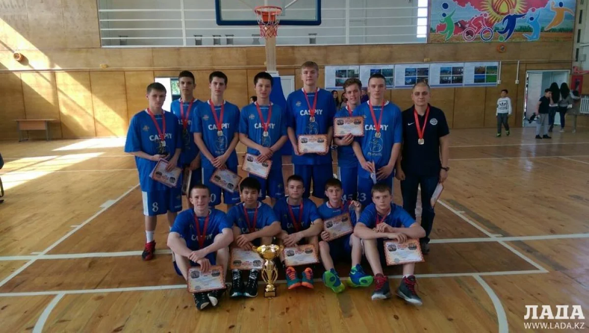 Команда - победитель турнира. Фото Михаила Лоншакова