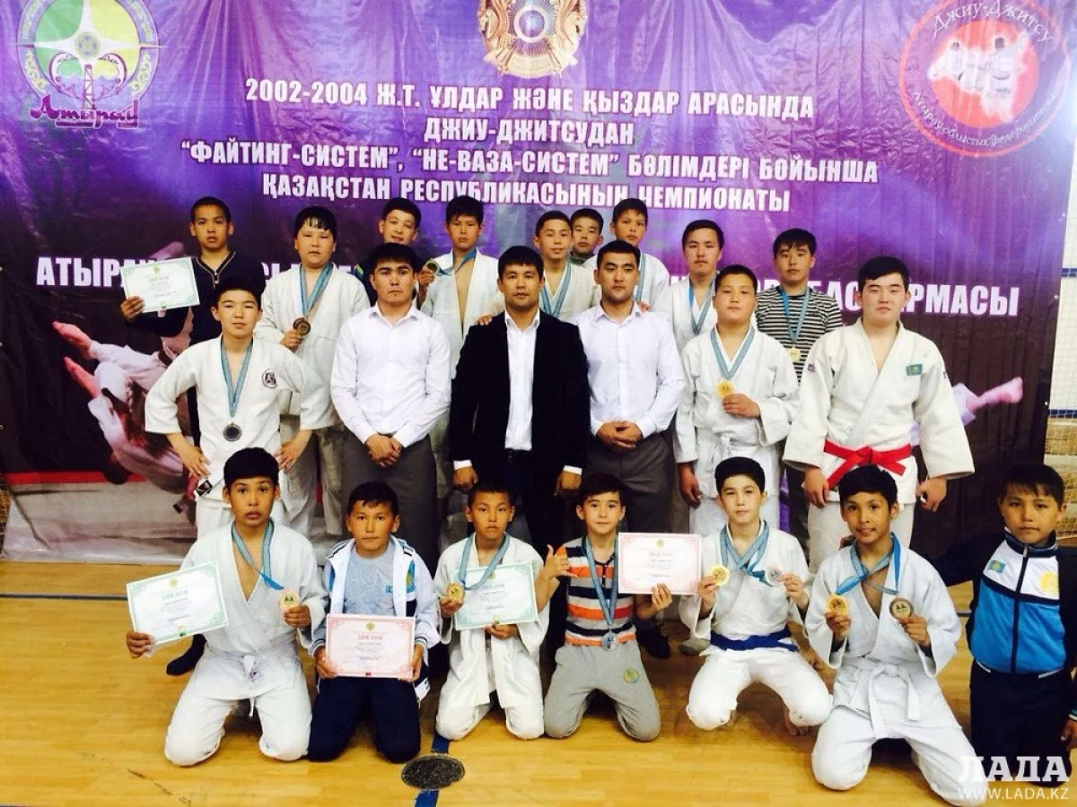 Мангистауская команда и тренеры. Фото предоставлено участниками соревнований