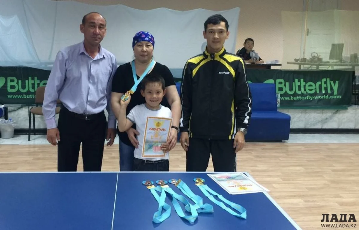 Награждение победителя турнира Таттигул Амангалиевой. Фото автора||news_pic_more|<!--TBegin--><a href="https://img.lada.kz/2016-05/1462776861_1b6d77c2-a370-4215-9265-f84912b75adc.jpg" onclick="return hs.expand(this)" ><img align="left" src="https://img.lada.kz/2016-05/thumbs/1462776861_1b6d77c2-a370-4215-9265-f84912b75adc.jpg" alt='В Актау определили победителей открытого турнира по настольному теннису' title='В Актау определили победителей открытого турнира по настольному теннису'  /></a><!--TEnd--><br /><!--TBegin--><a href="https://img.lada.kz/2016-05/1462776882_9df7dd80-dce8-4ec3-943d-bdf9e45d8d33.jpg" onclick="return hs.expand(this)" ><img align="left" src="https://img.lada.kz/2016-05/thumbs/1462776882_9df7dd80-dce8-4ec3-943d-bdf9e45d8d33.jpg" alt='В Актау определили победителей открытого турнира по настольному теннису' title='В Актау определили победителей открытого турнира по настольному теннису'  /></a><!--TEnd--><br /><!--TBegin--><a href="https://img.lada.kz/2016-05/1462776923_166d3610-3542-400a-85c5-298a40070c00.jpg" onclick="return hs.expand(this)" ><img align="left" src="https://img.lada.kz/2016-05/thumbs/1462776923_166d3610-3542-400a-85c5-298a40070c00.jpg" alt='В Актау определили победителей открытого турнира по настольному теннису' title='В Актау определили победителей открытого турнира по настольному теннису'  /></a><!--TEnd--><br /><!--TBegin--><a href="https://img.lada.kz/2016-05/1462776889_5039de0c-1081-44b2-97b4-d8a0bafd98df.jpg" onclick="return hs.expand(this)" ><img align="left" src="https://img.lada.kz/2016-05/thumbs/1462776889_5039de0c-1081-44b2-97b4-d8a0bafd98df.jpg" alt='В Актау определили победителей открытого турнира по настольному теннису' title='В Актау определили победителей открытого турнира по настольному теннису'  /></a><!--TEnd-->