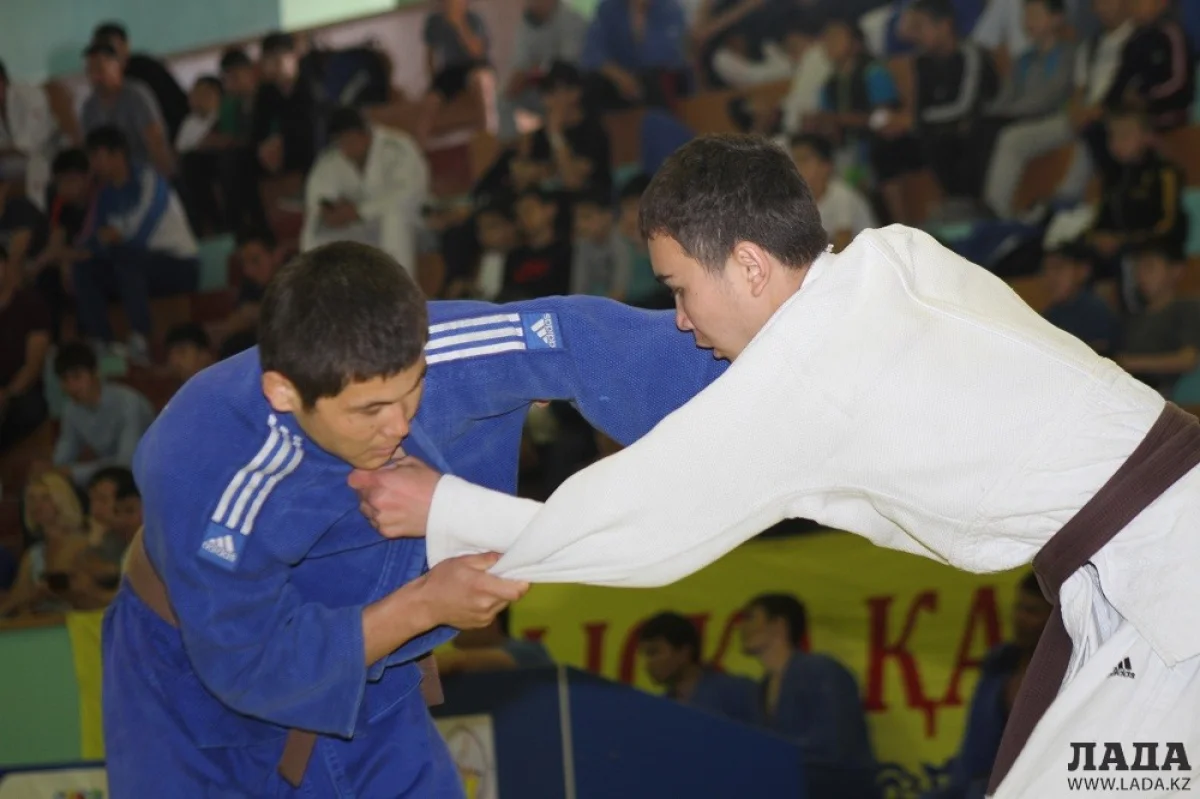 Борьба в финале. Фото Жаната Айганина