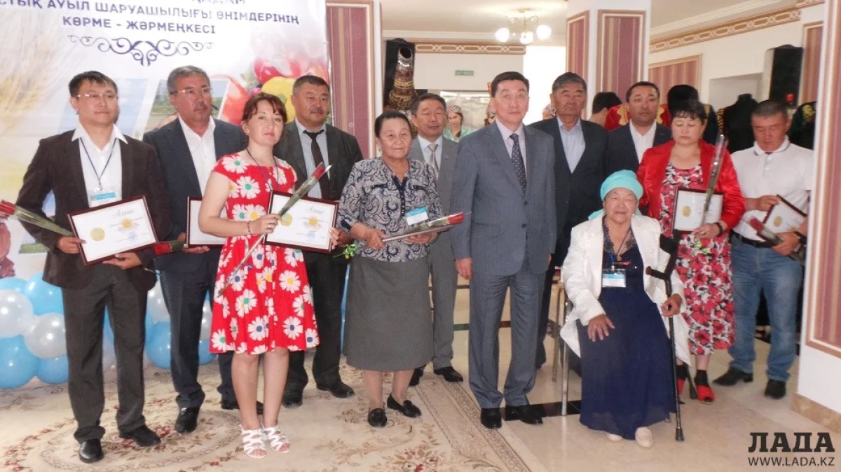 Аким Мангистауской области Алик Айдарбаев с фермерами региона