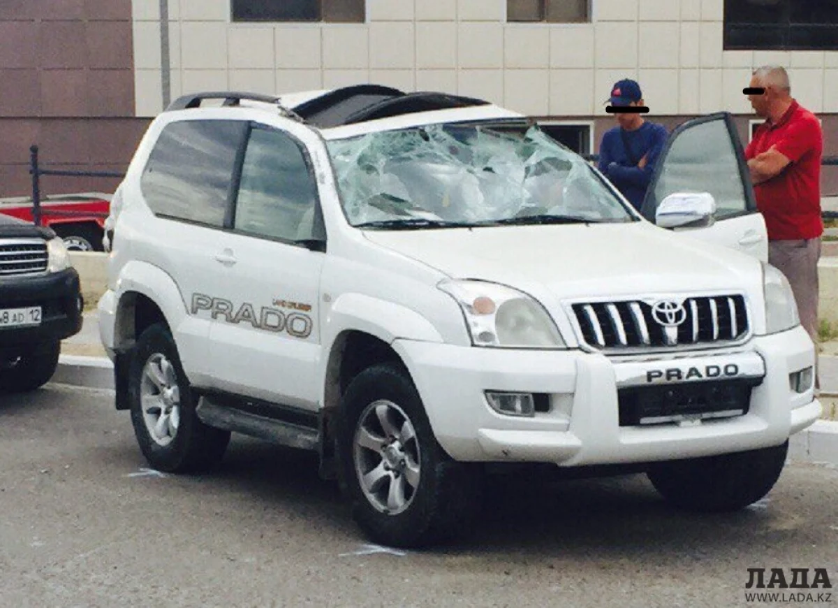 Пострадавший в аварии автомобиль||news_pic_more|<!--TBegin--><a href="https://img.lada.kz/2016-05/1463762735_r6kzqbvzjee.jpg" onclick="return hs.expand(this)" ><img align="left" src="https://img.lada.kz/2016-05/thumbs/1463762735_r6kzqbvzjee.jpg" alt='ДВД Мангистауской области: В ДТП между 13 и 14 микрорайонами пострадали оба водителя' title='ДВД Мангистауской области: В ДТП между 13 и 14 микрорайонами пострадали оба водителя'  /></a><!--TEnd-->