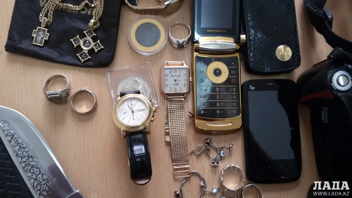 Изъятое у подозреваемых имущество жителя Актау. Фото УБОП ДВД