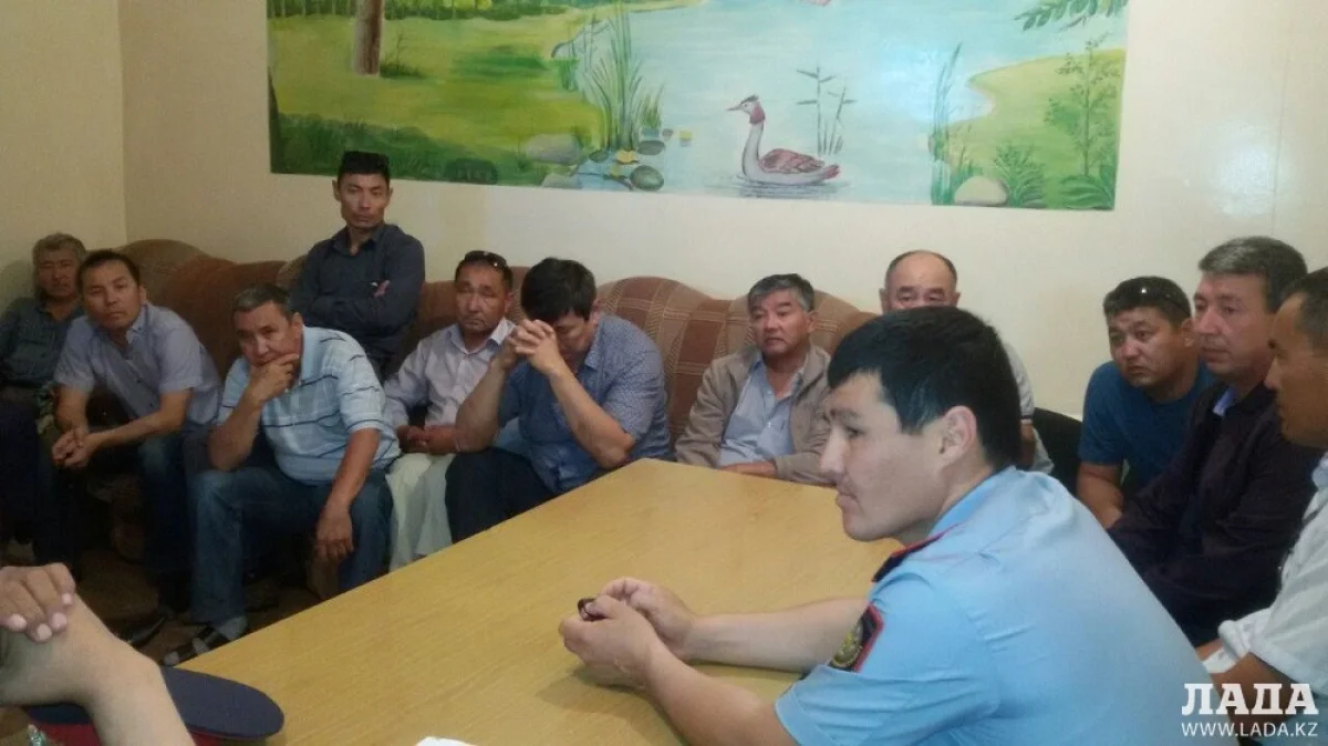 Встреча с работниками предприятий. Фото ОАП УВД Актау