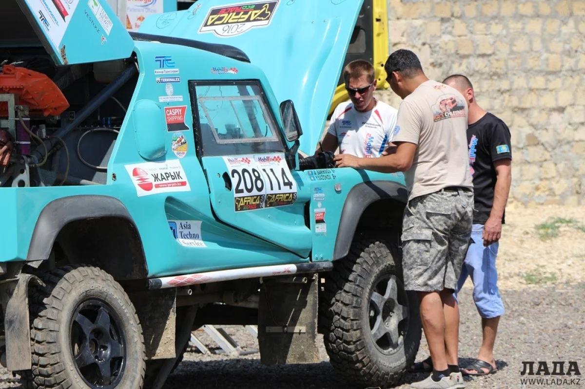 Подготовка к ралли-рейду. Фото Кадырбека Айдарулы