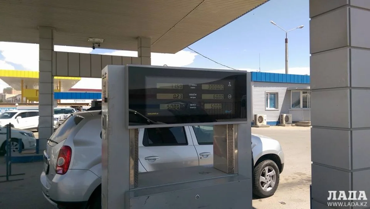 Одна из заправок города. Фото автора